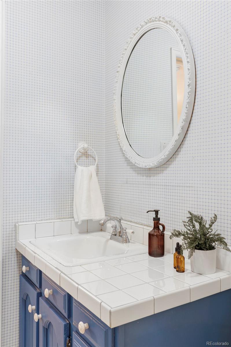 2209 Green Oaks Lane