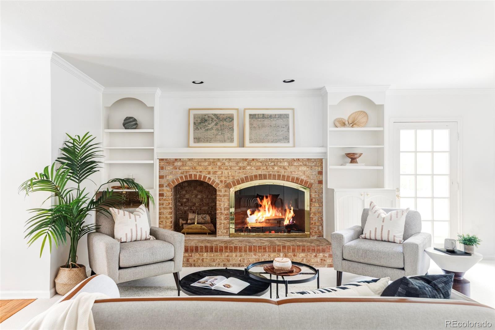 2209 Green Oaks Lane