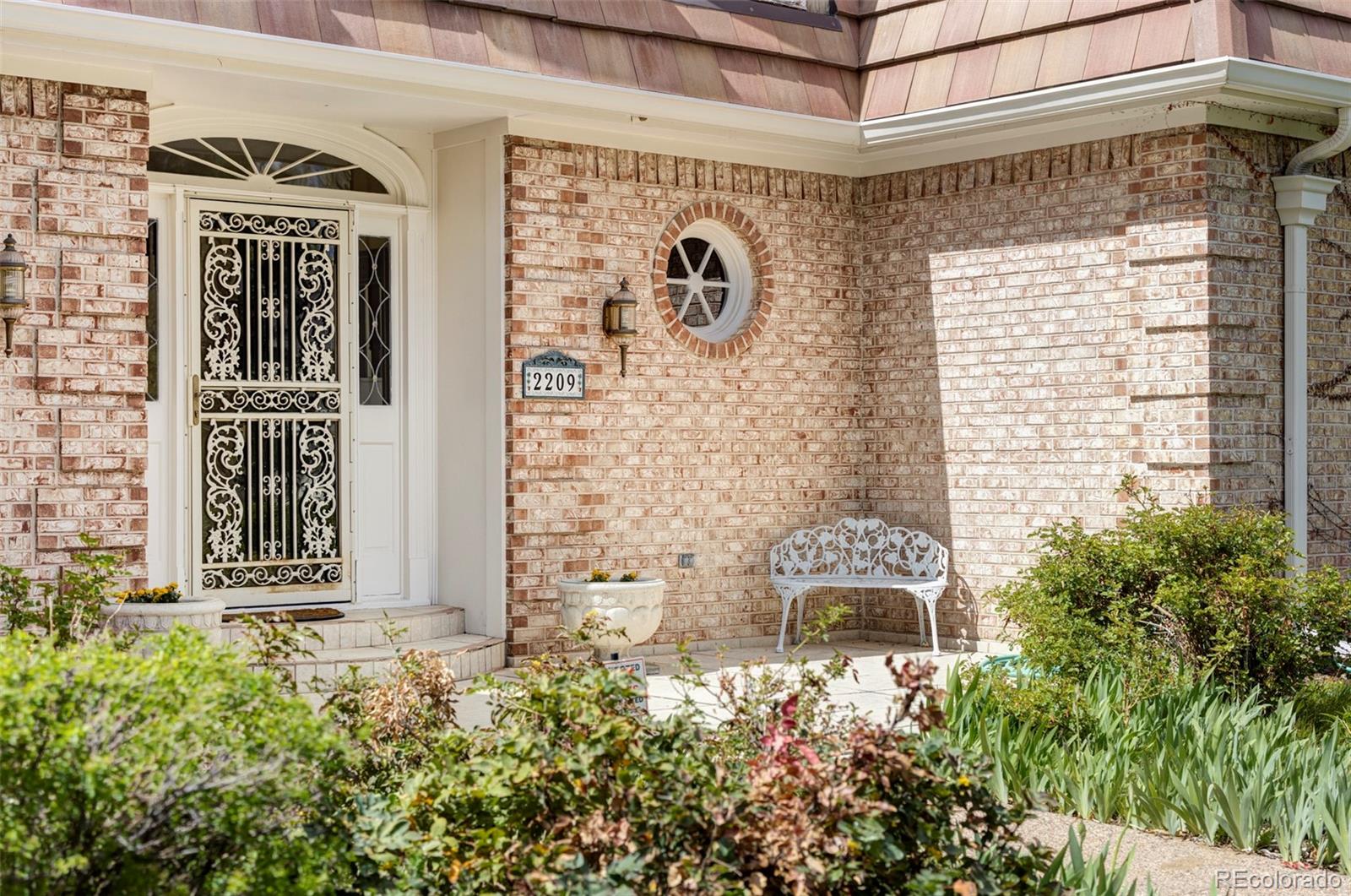 2209 Green Oaks Lane