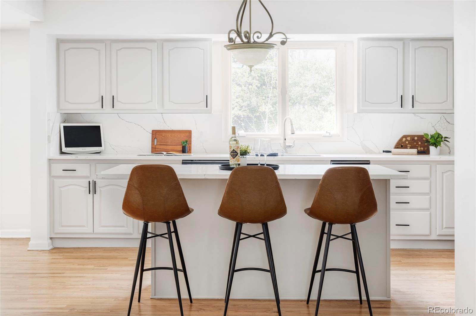 2209 Green Oaks Lane