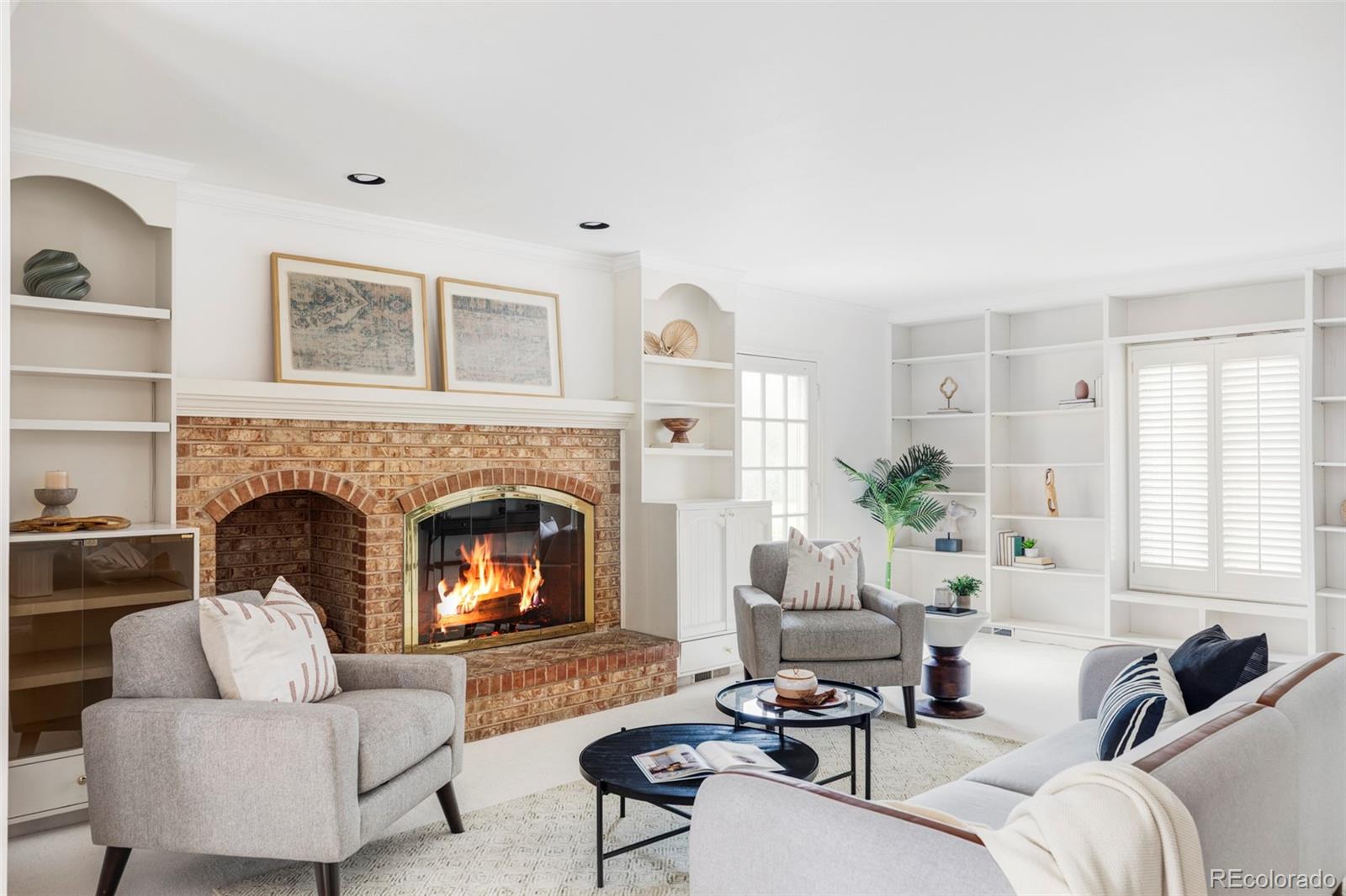 2209 Green Oaks Lane