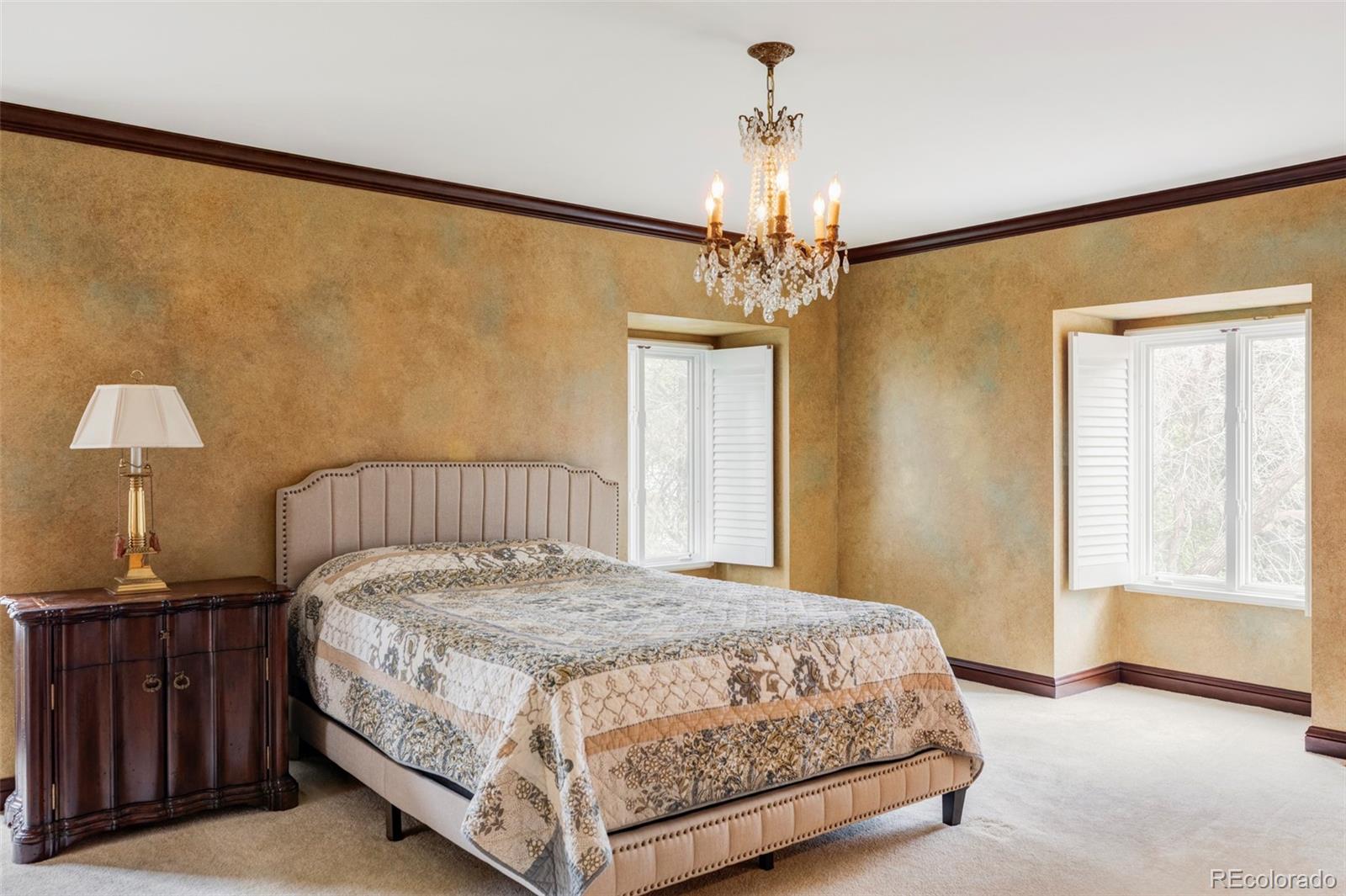 2209 Green Oaks Lane