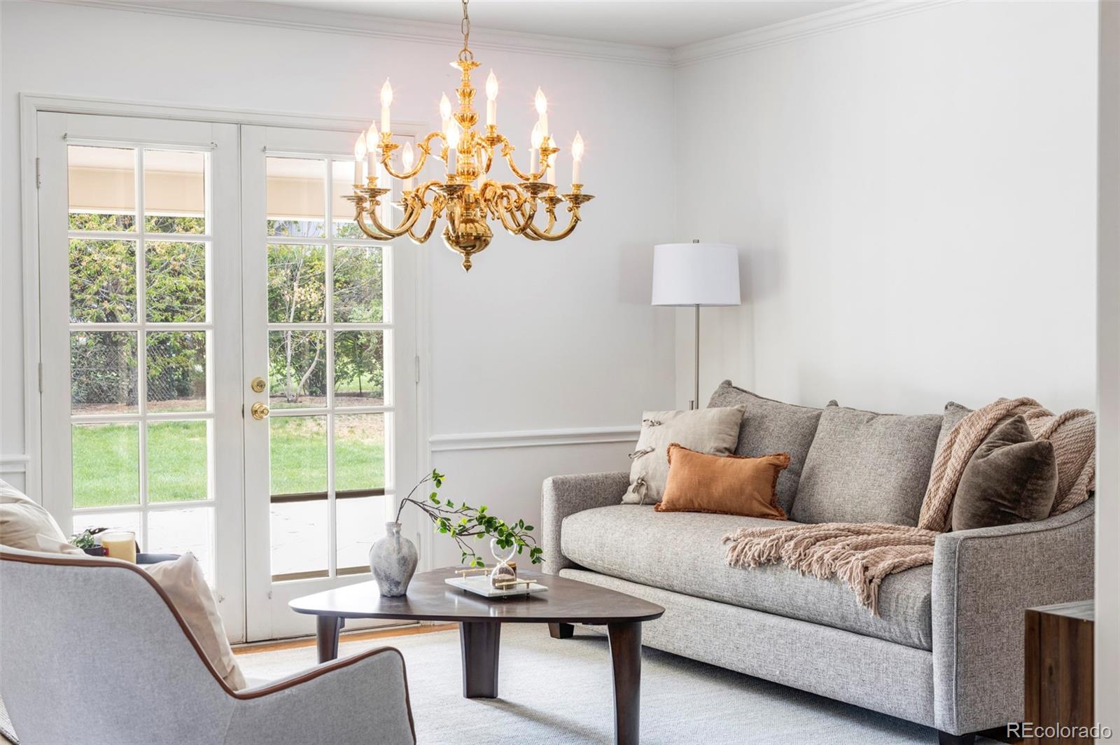 2209 Green Oaks Lane