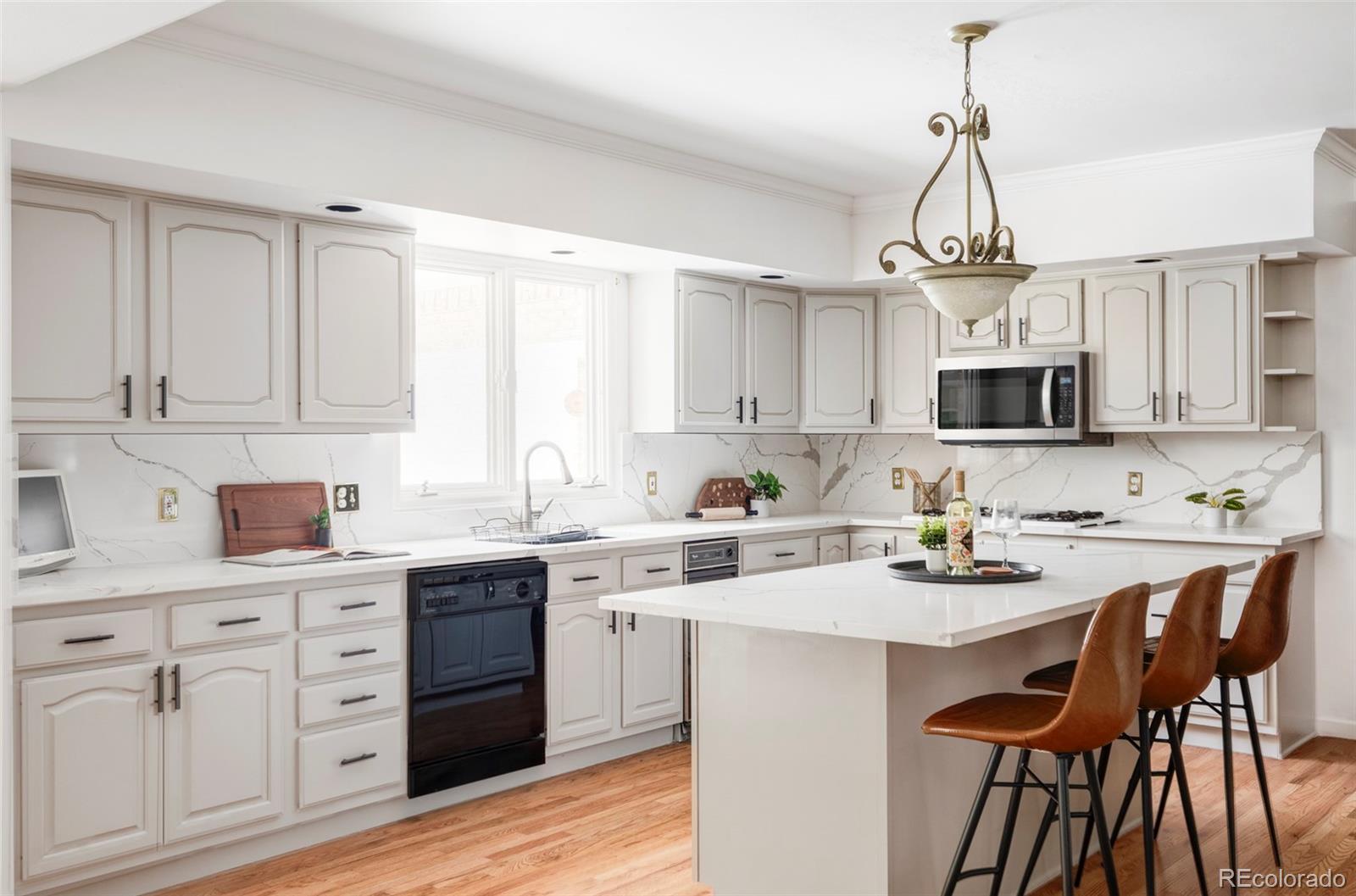 2209 Green Oaks Lane