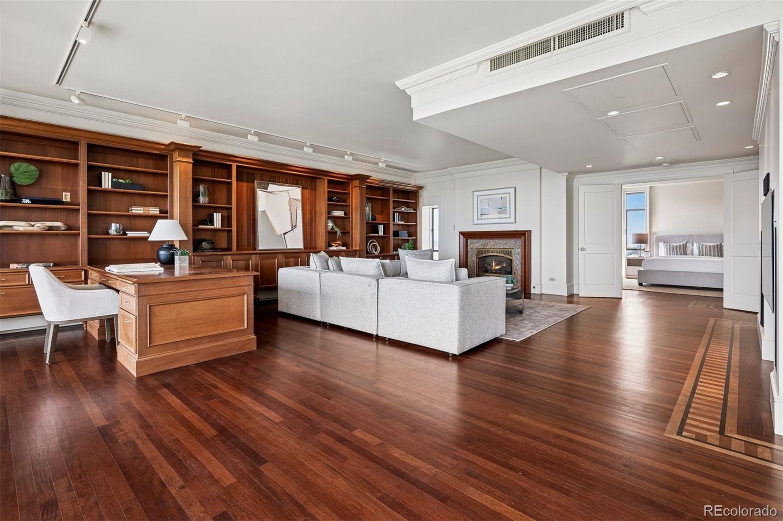 1201 N Williams Street Unit: 17A