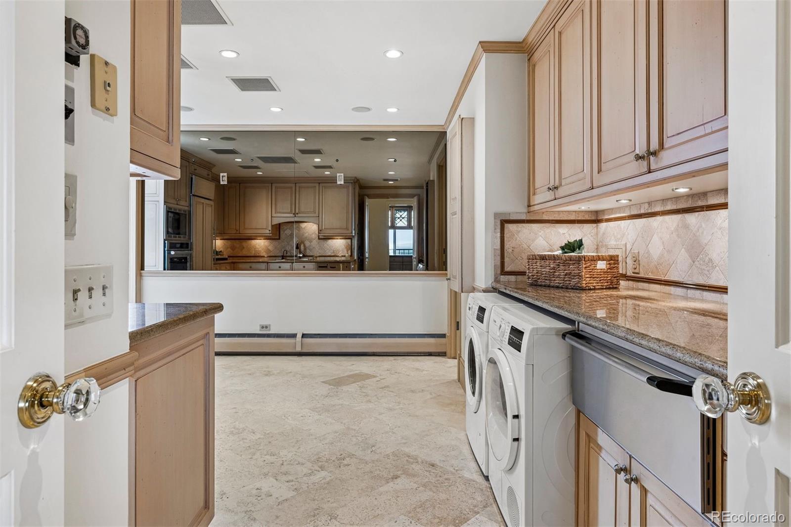 1201 N Williams Street Unit: 17A