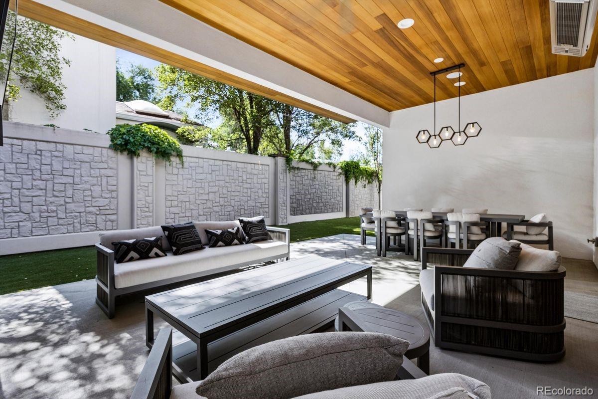 2821 E Cedar Avenue Unit: 17