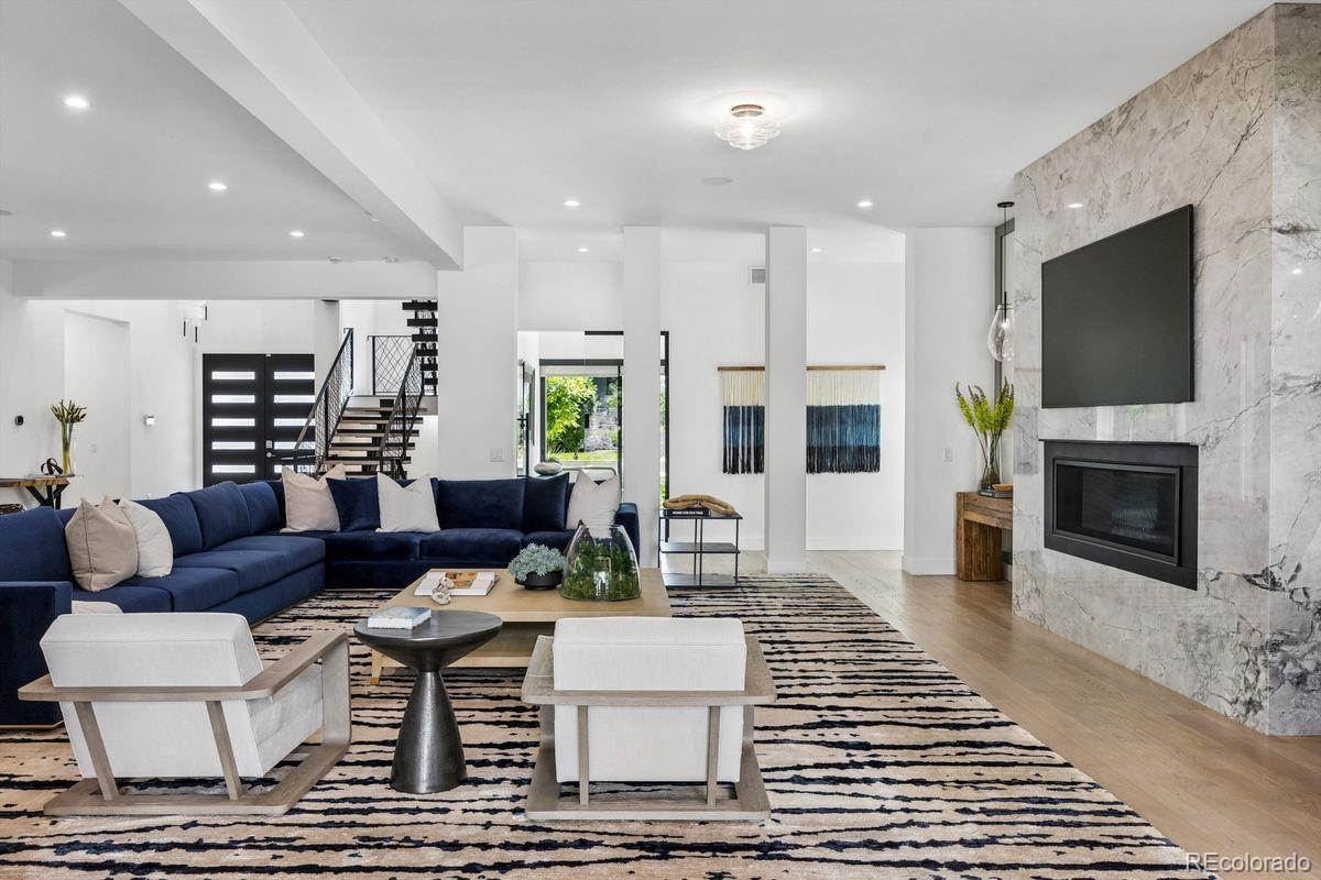 2821 E Cedar Avenue Unit: 17