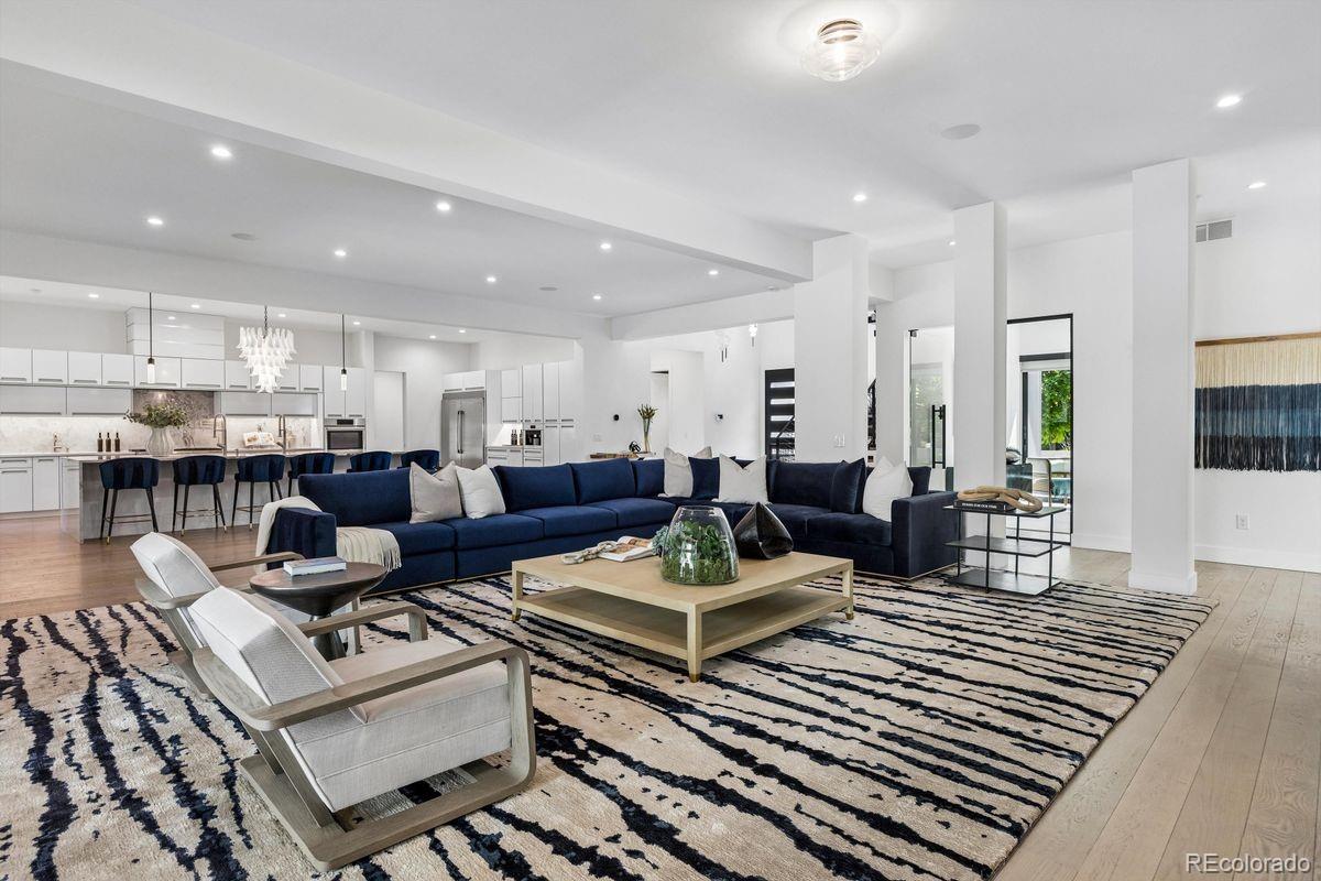 2821 E Cedar Avenue Unit: 17