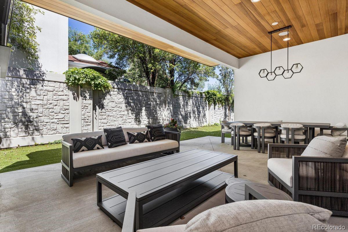 2821 E Cedar Avenue Unit: 17