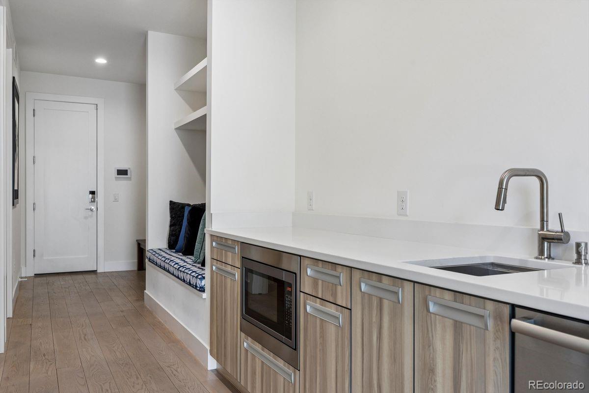 2821 E Cedar Avenue Unit: 17