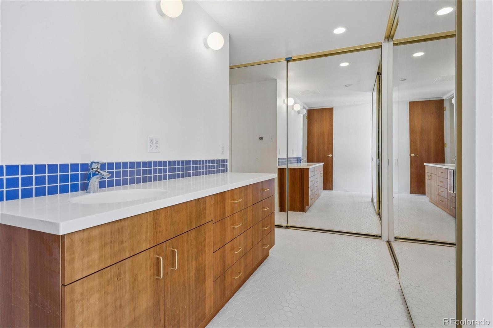 1201 N Williams Street Unit: 3C