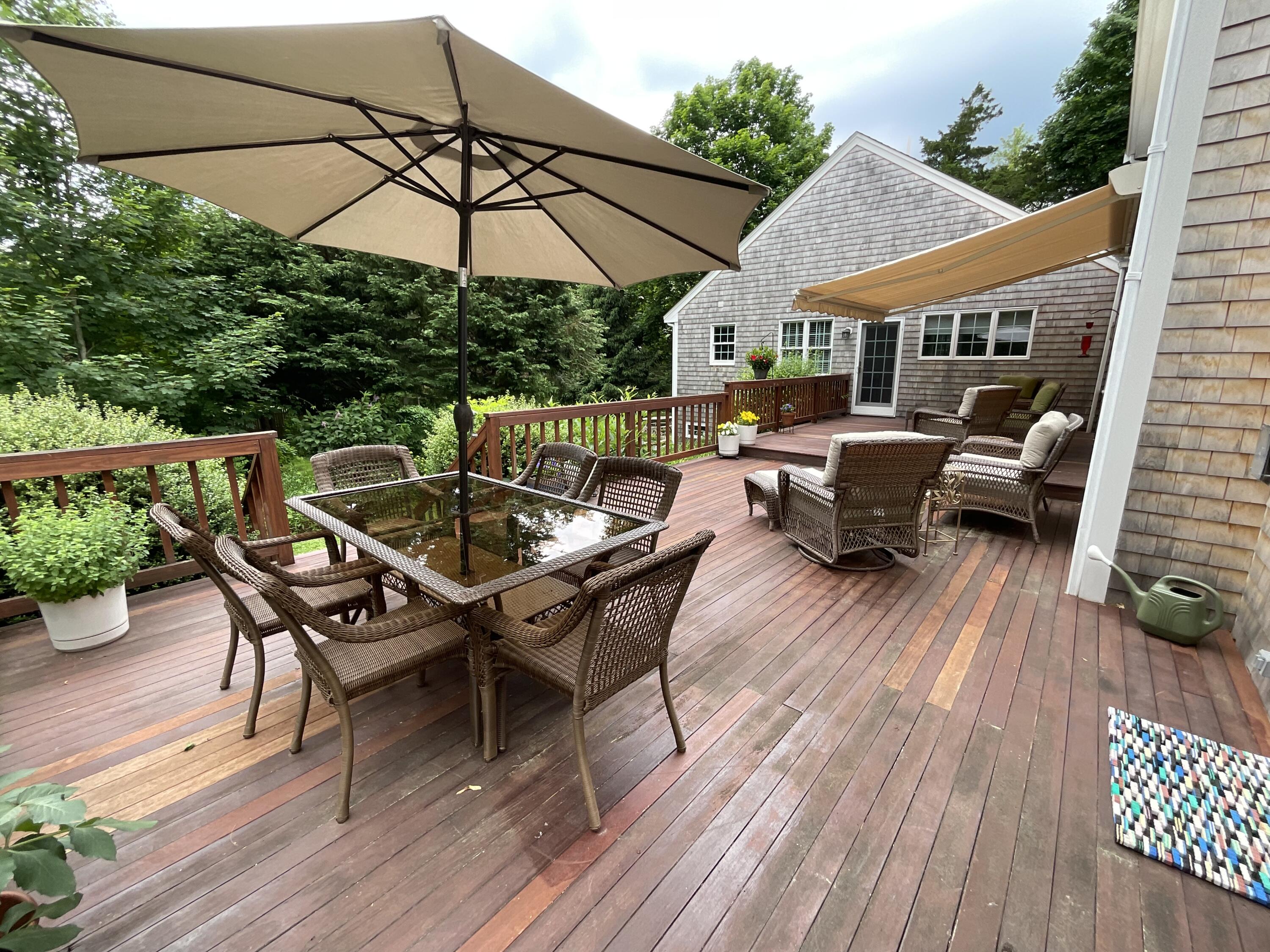 216 N Falmouth Highway