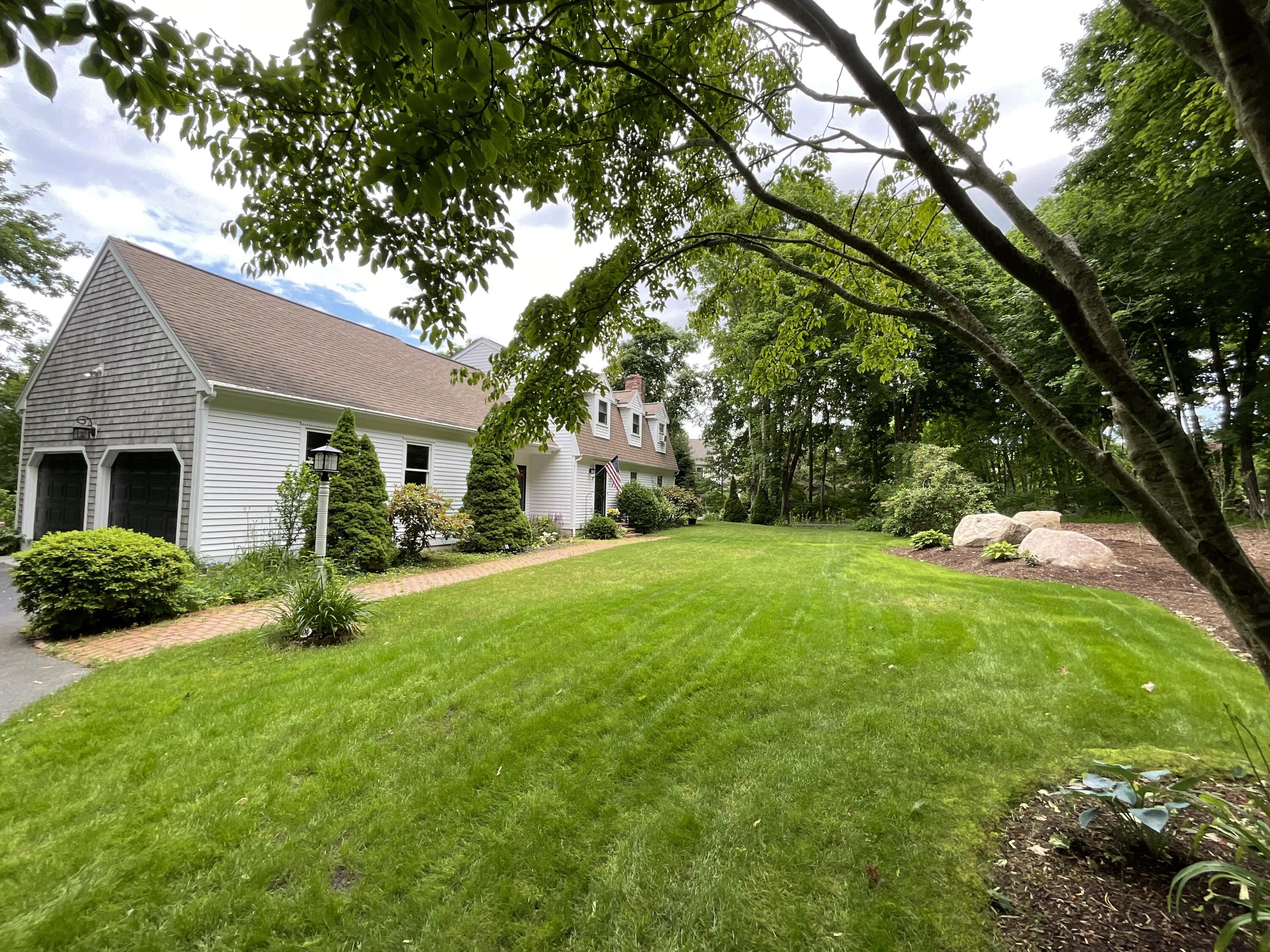 216 N Falmouth Highway