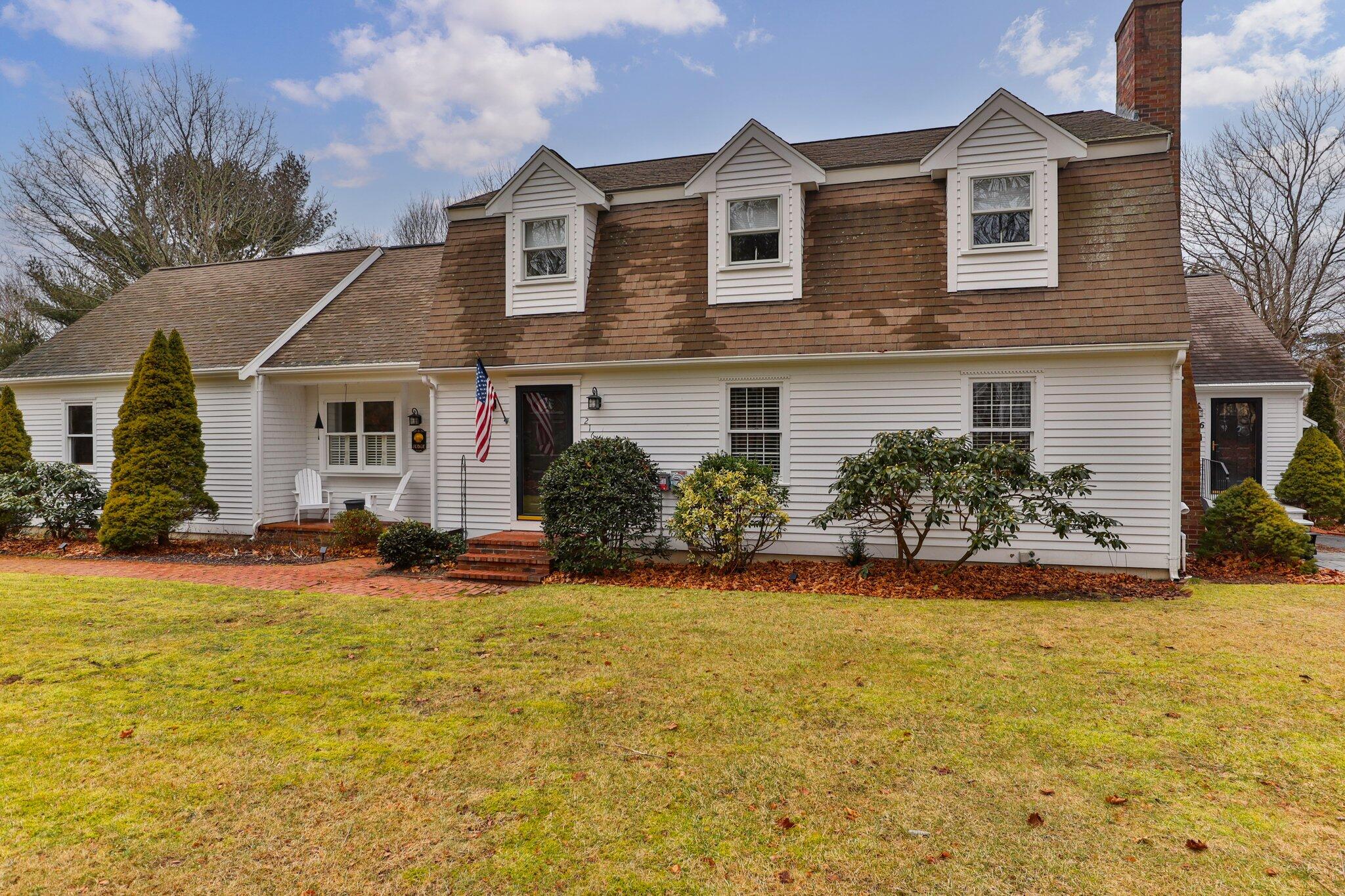 216 N Falmouth Highway