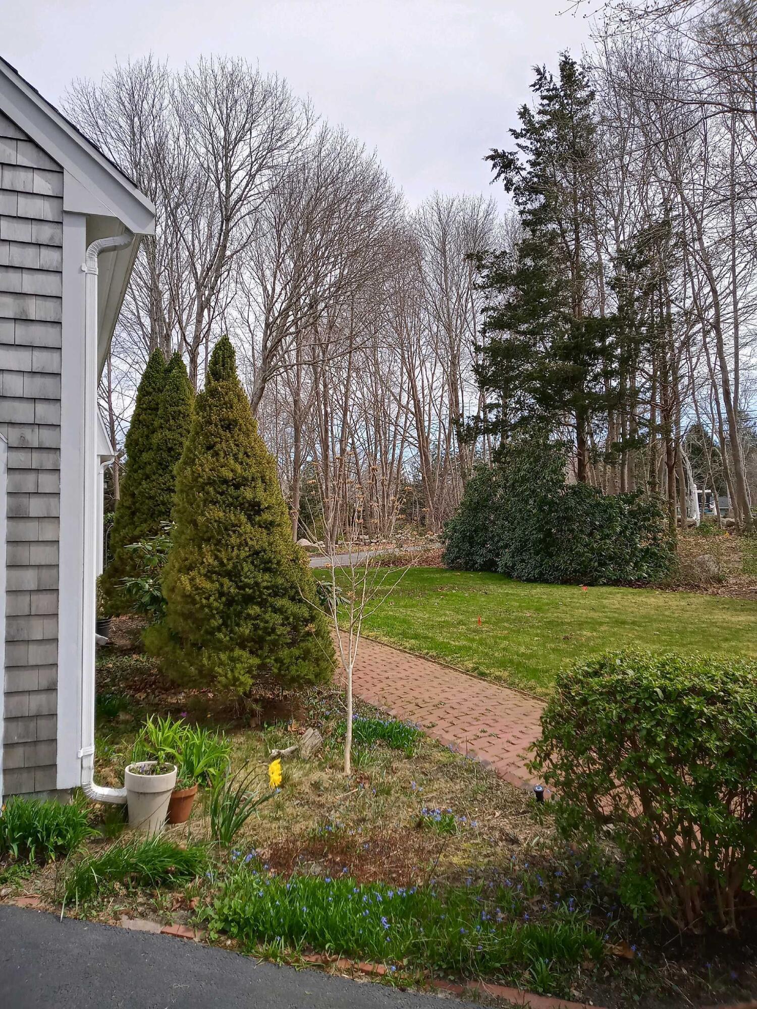 216 N Falmouth Highway