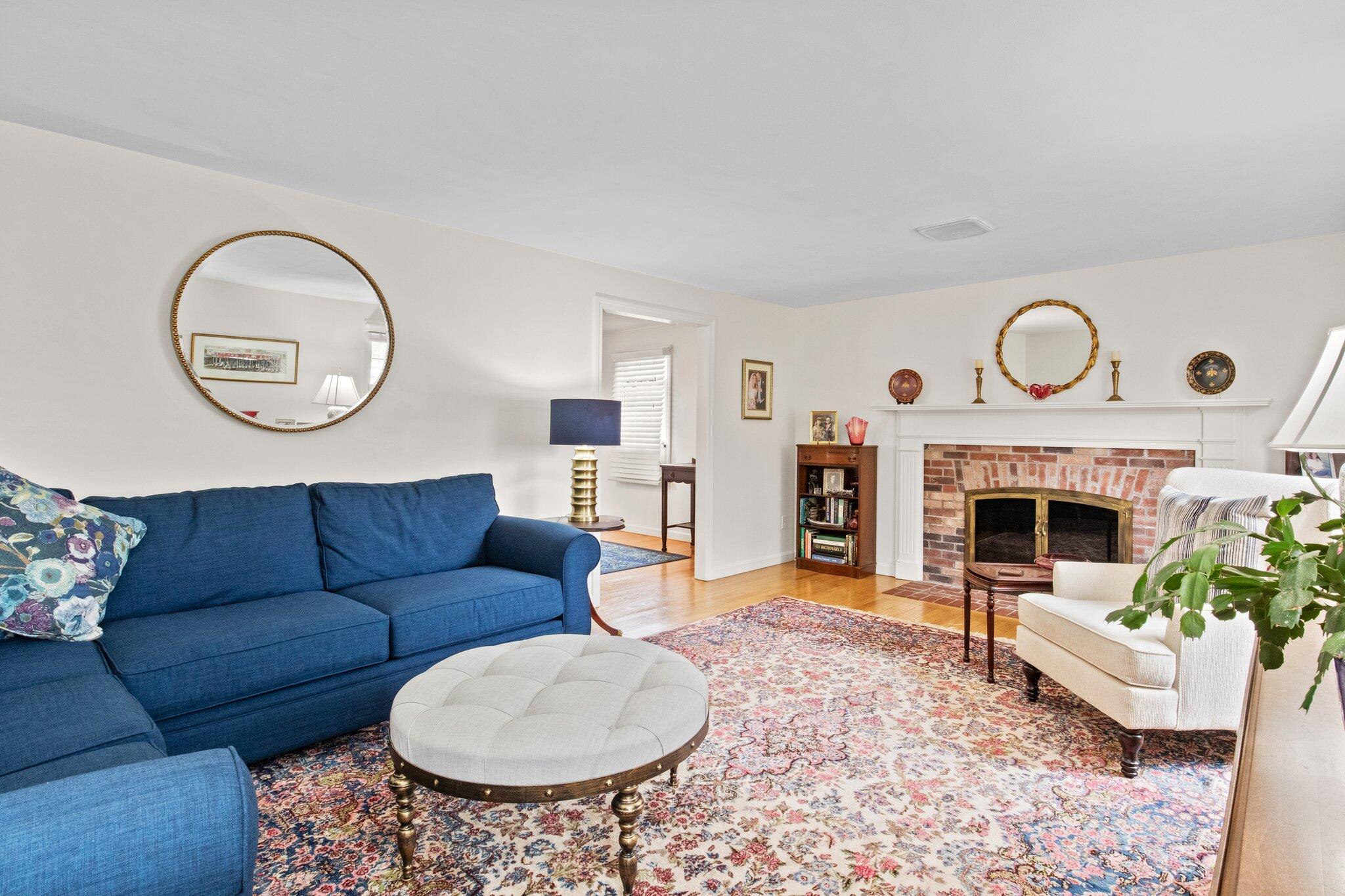 216 N Falmouth Highway