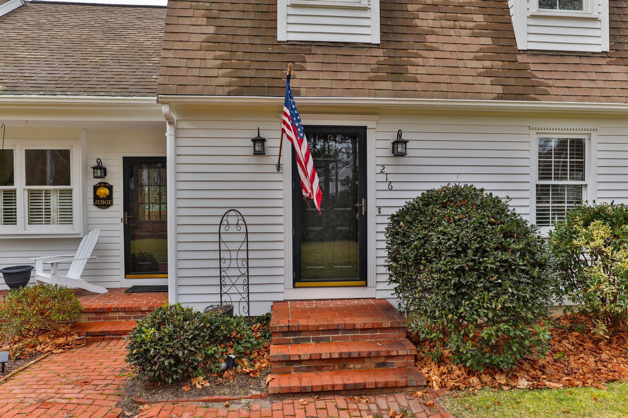 216 N Falmouth Highway