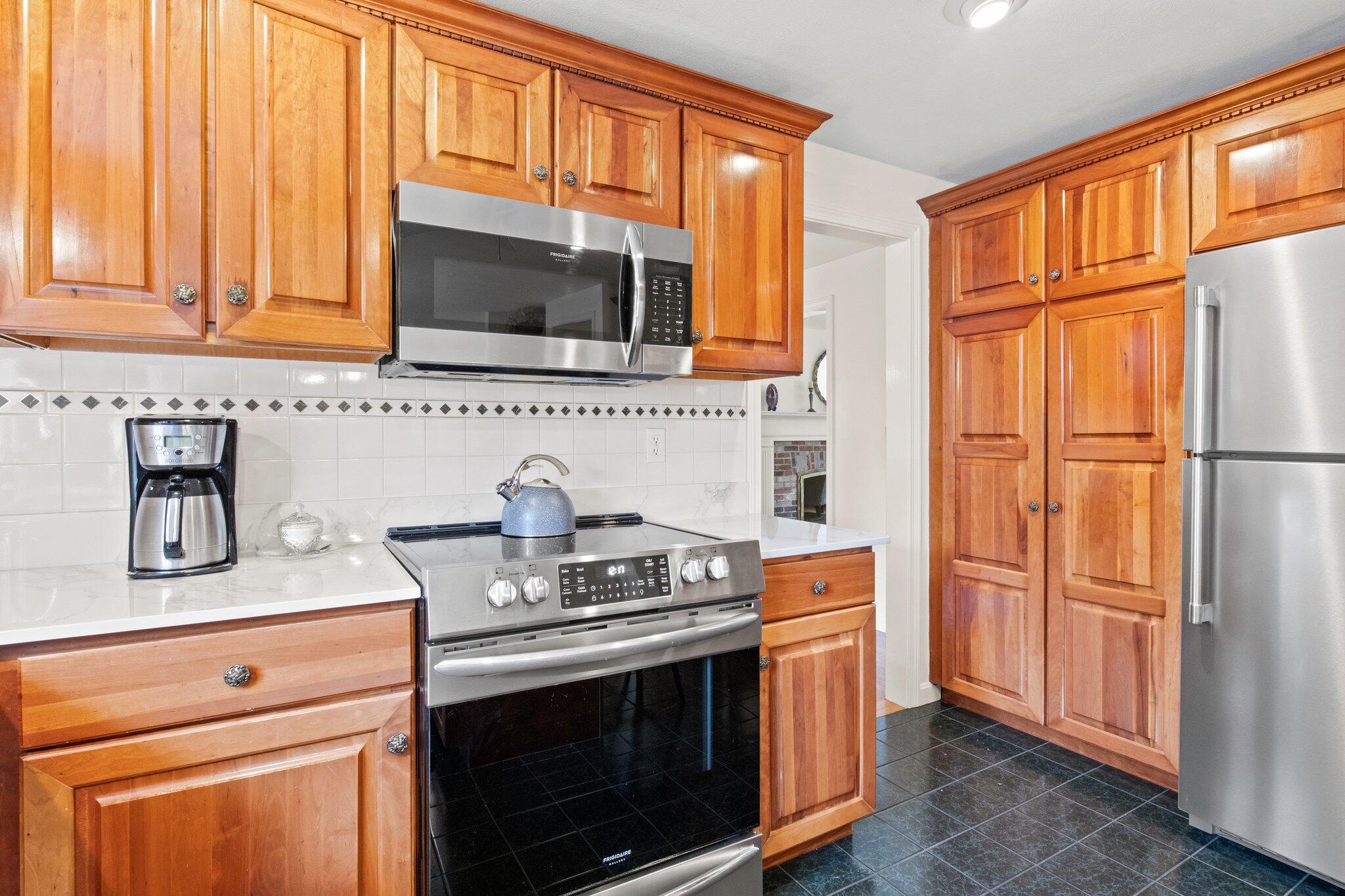 216 N Falmouth Highway