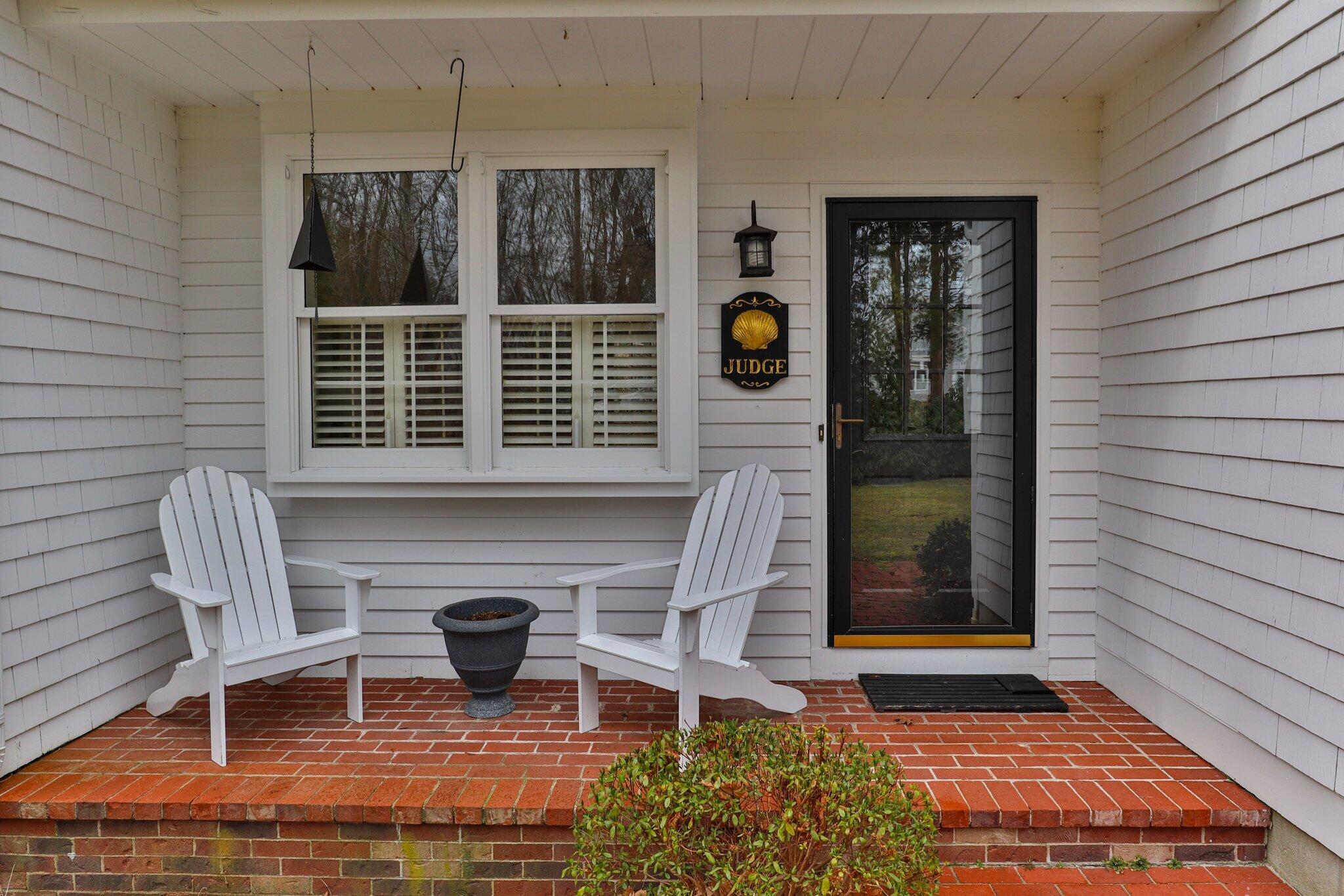 216 N Falmouth Highway