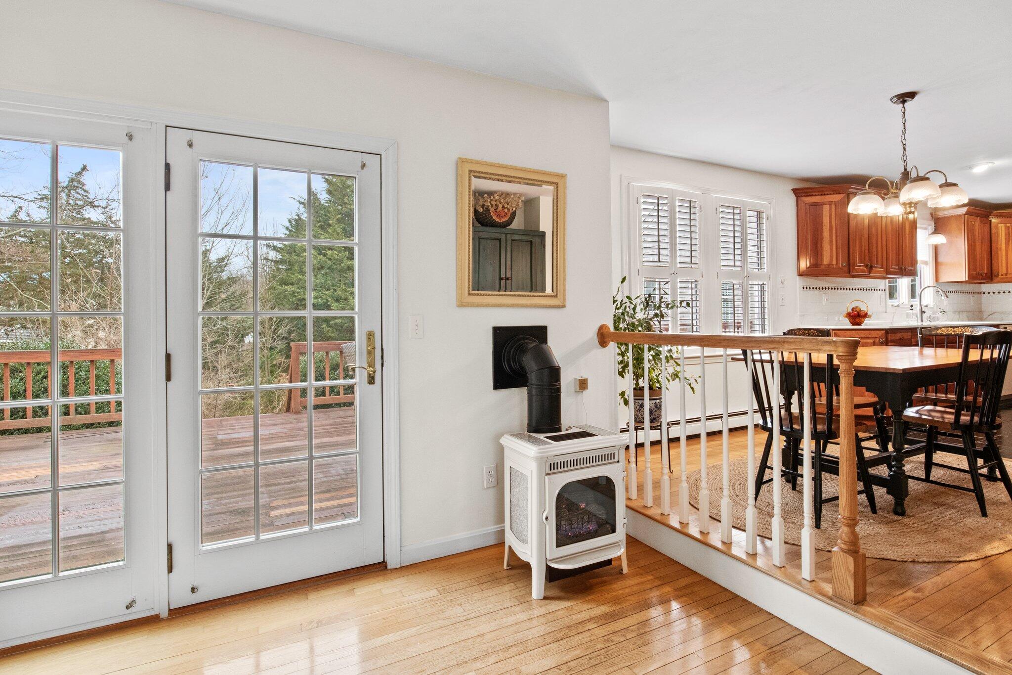 216 N Falmouth Highway