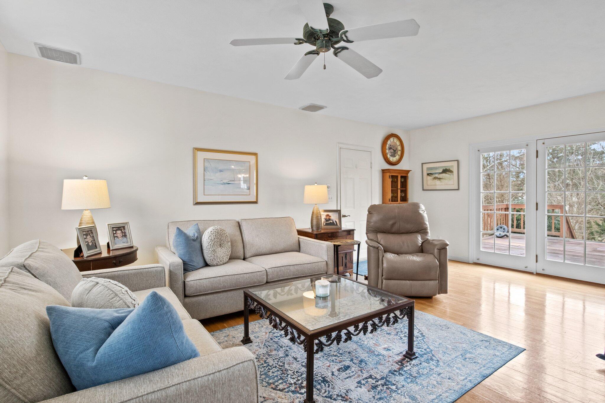 216 N Falmouth Highway
