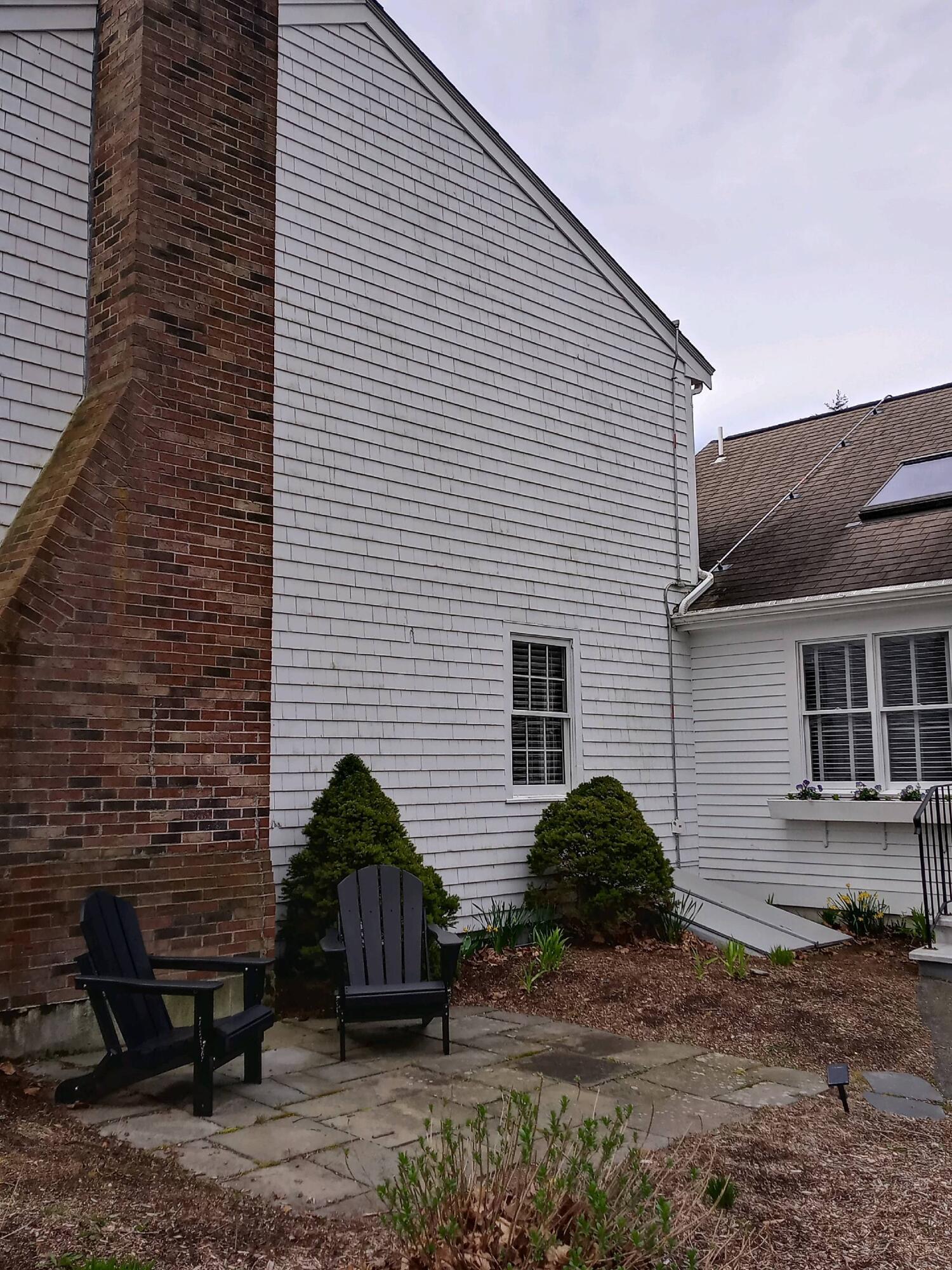 216 N Falmouth Highway