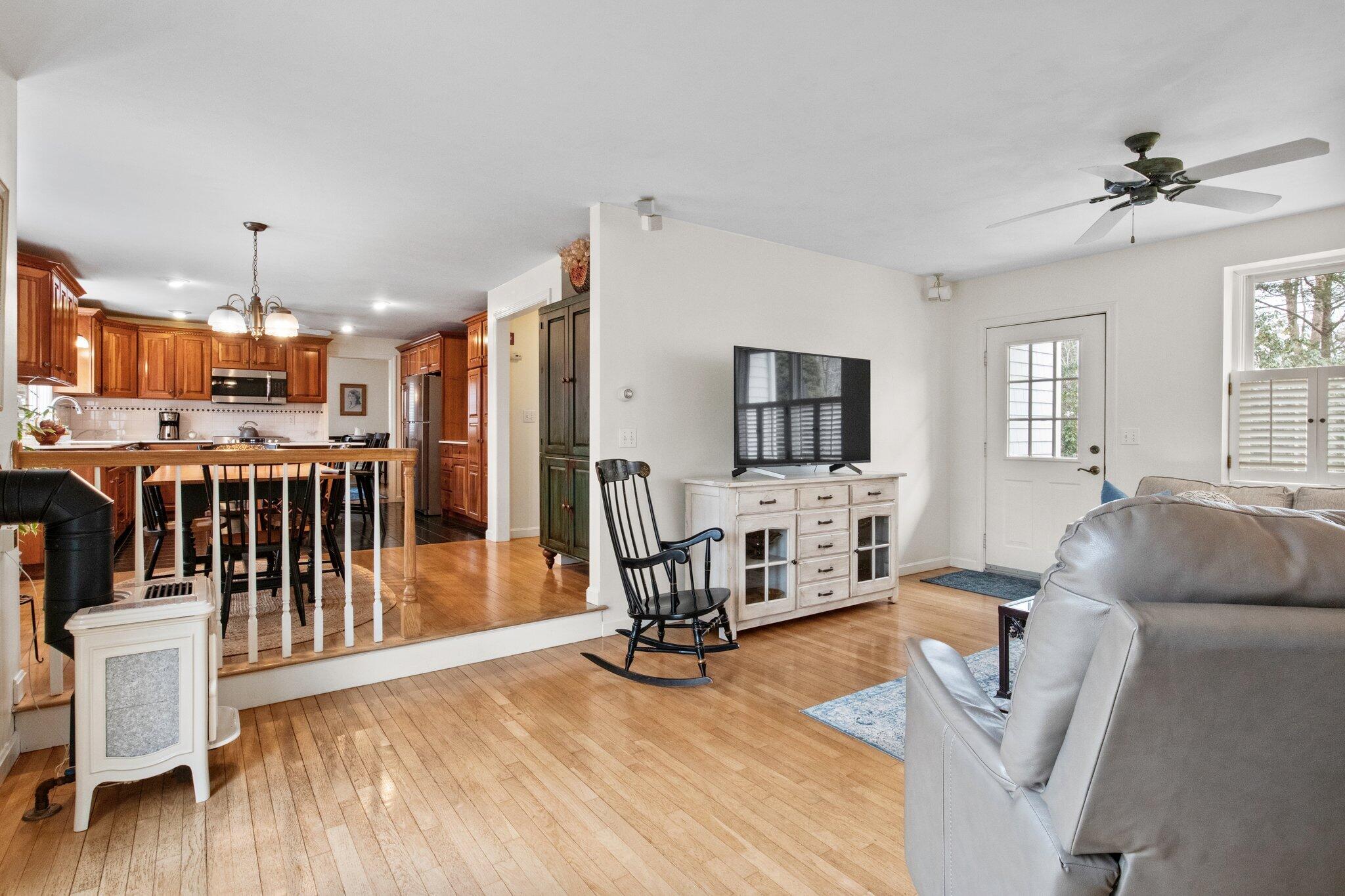 216 N Falmouth Highway