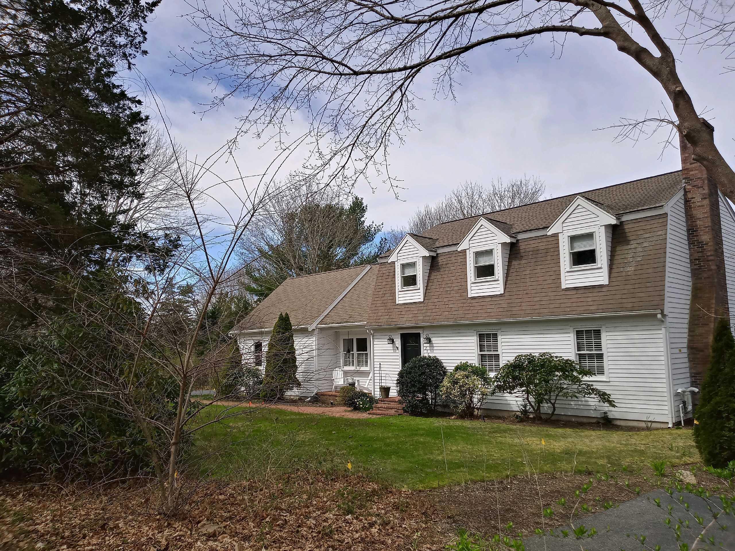 216 N Falmouth Highway