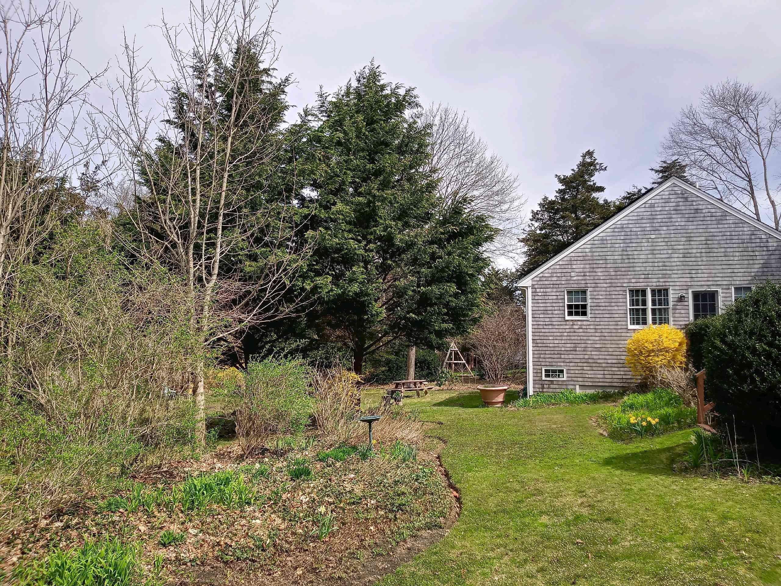 216 N Falmouth Highway