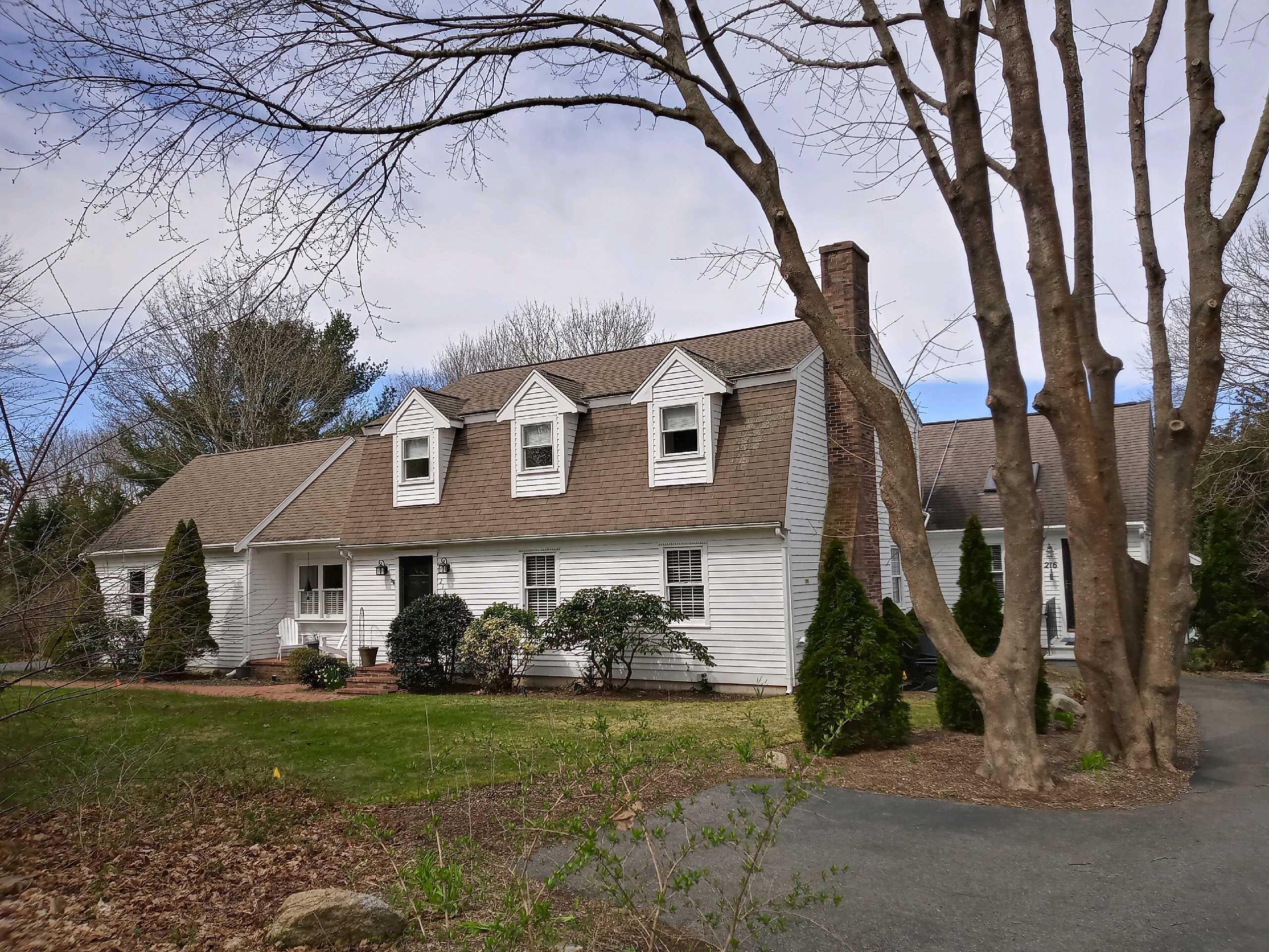 216 N Falmouth Highway