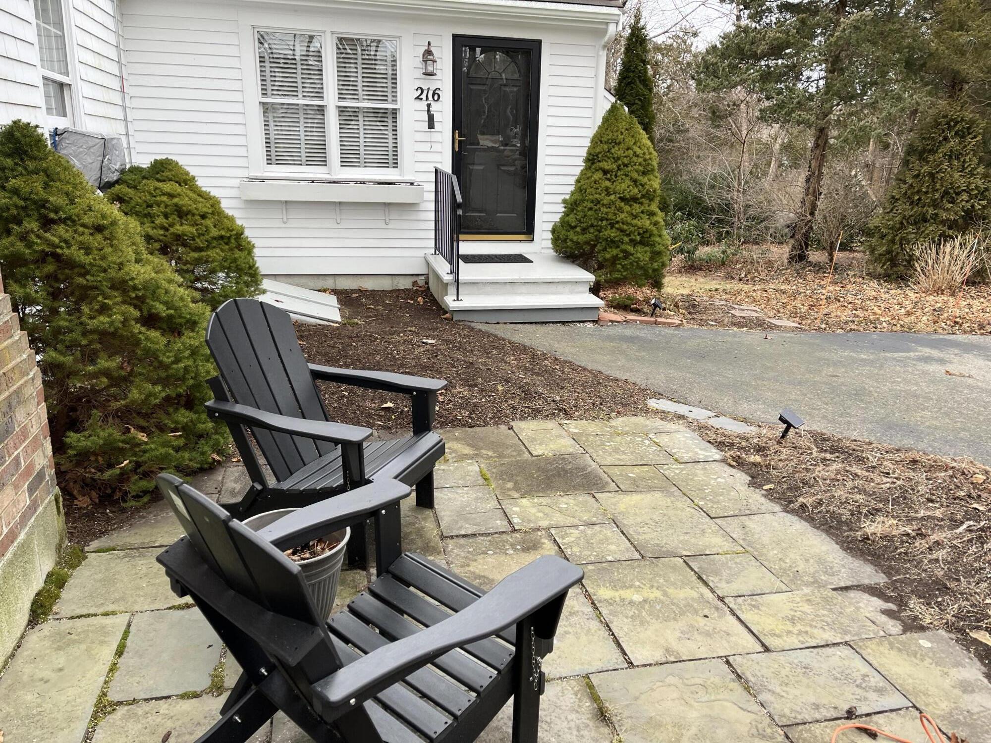 216 N Falmouth Highway