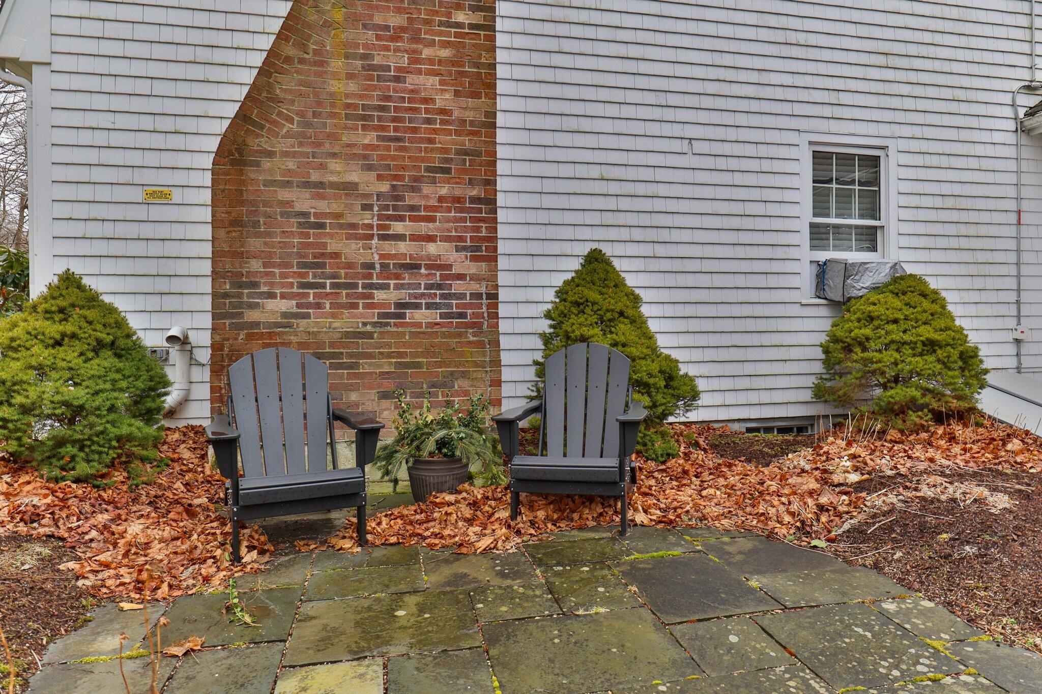 216 N Falmouth Highway