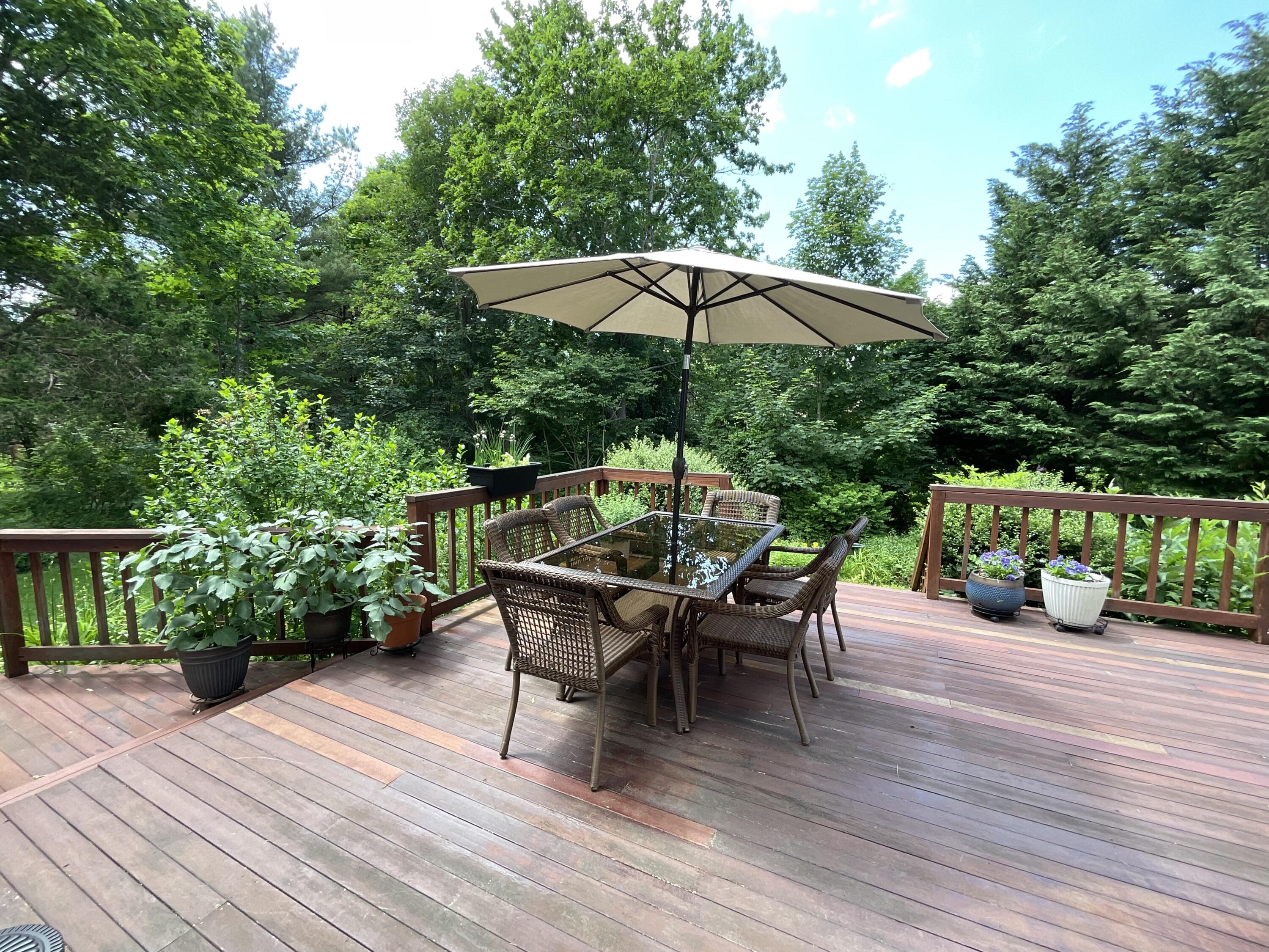 216 N Falmouth Highway