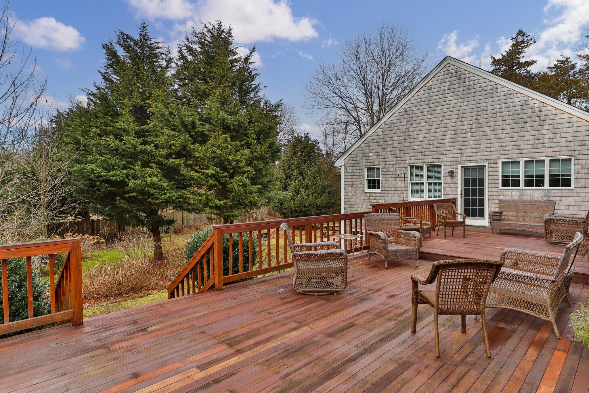 216 N Falmouth Highway
