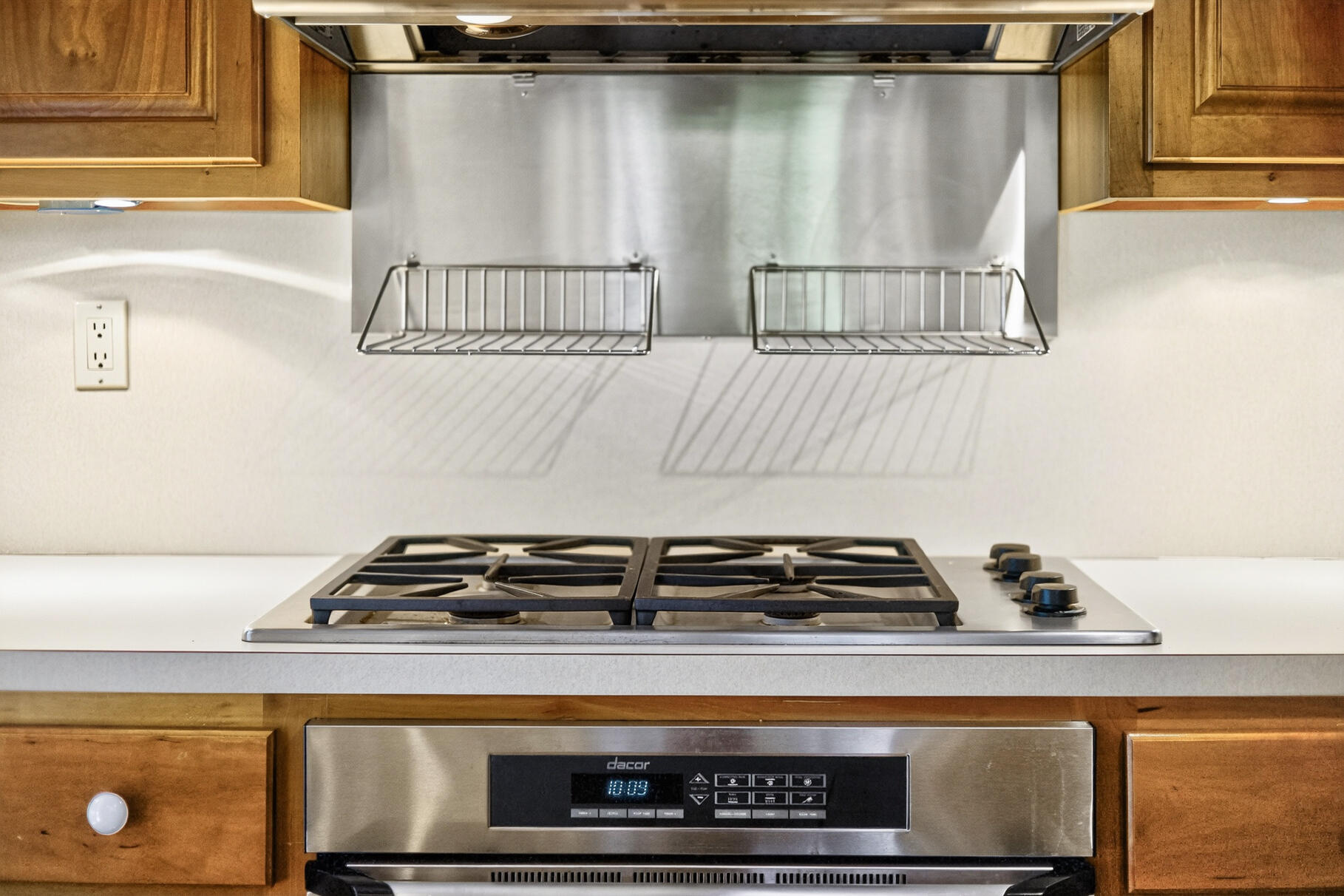 70 North Road, Pocasset