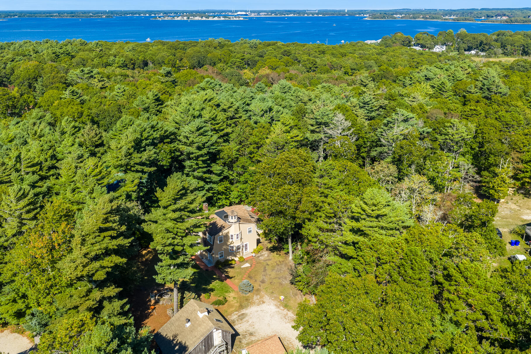 70 North Road, Pocasset