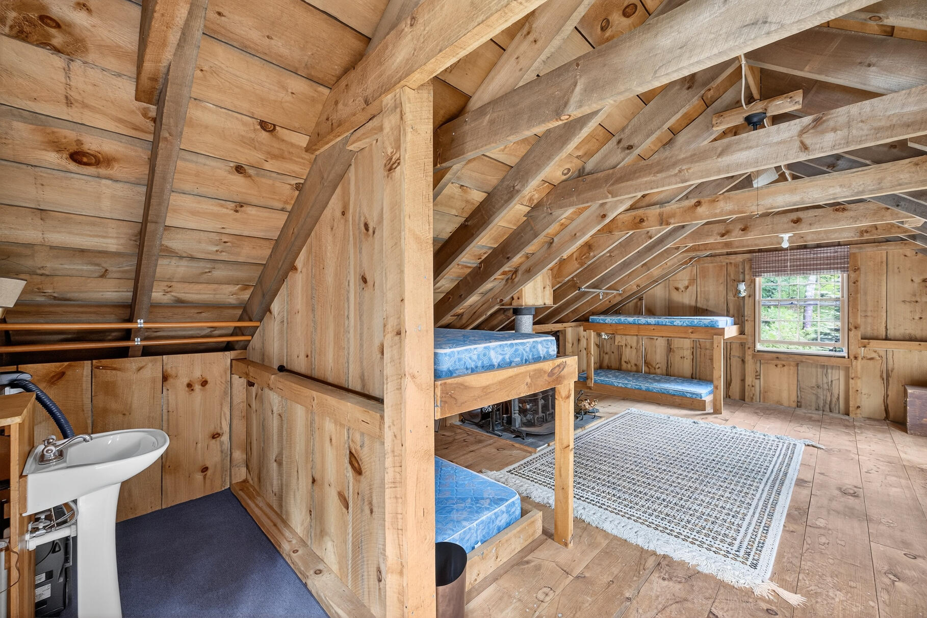 70 North Road, Pocasset