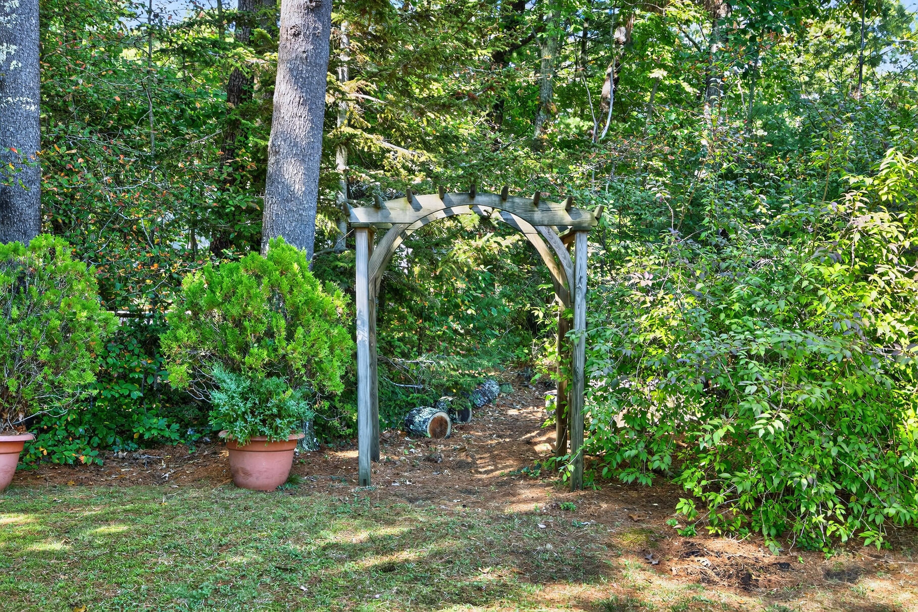 70 North Road, Pocasset