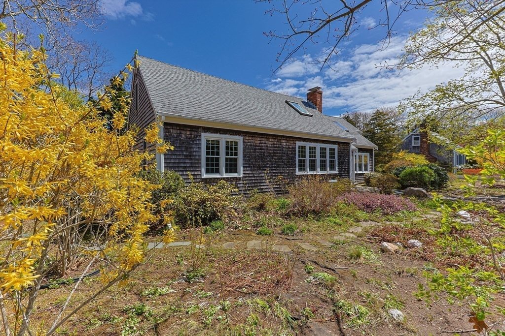 90 Comanche Dr