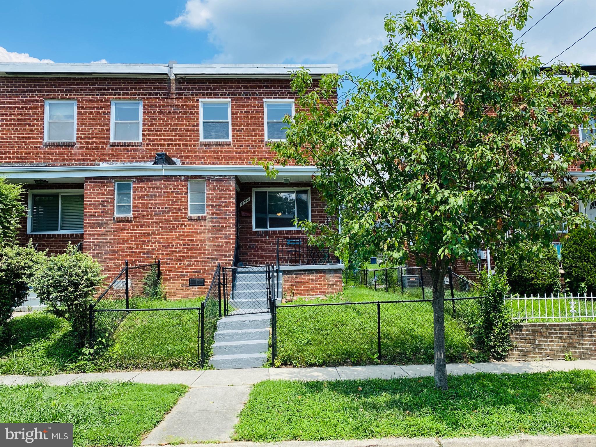 642 Nicholson STREET NE