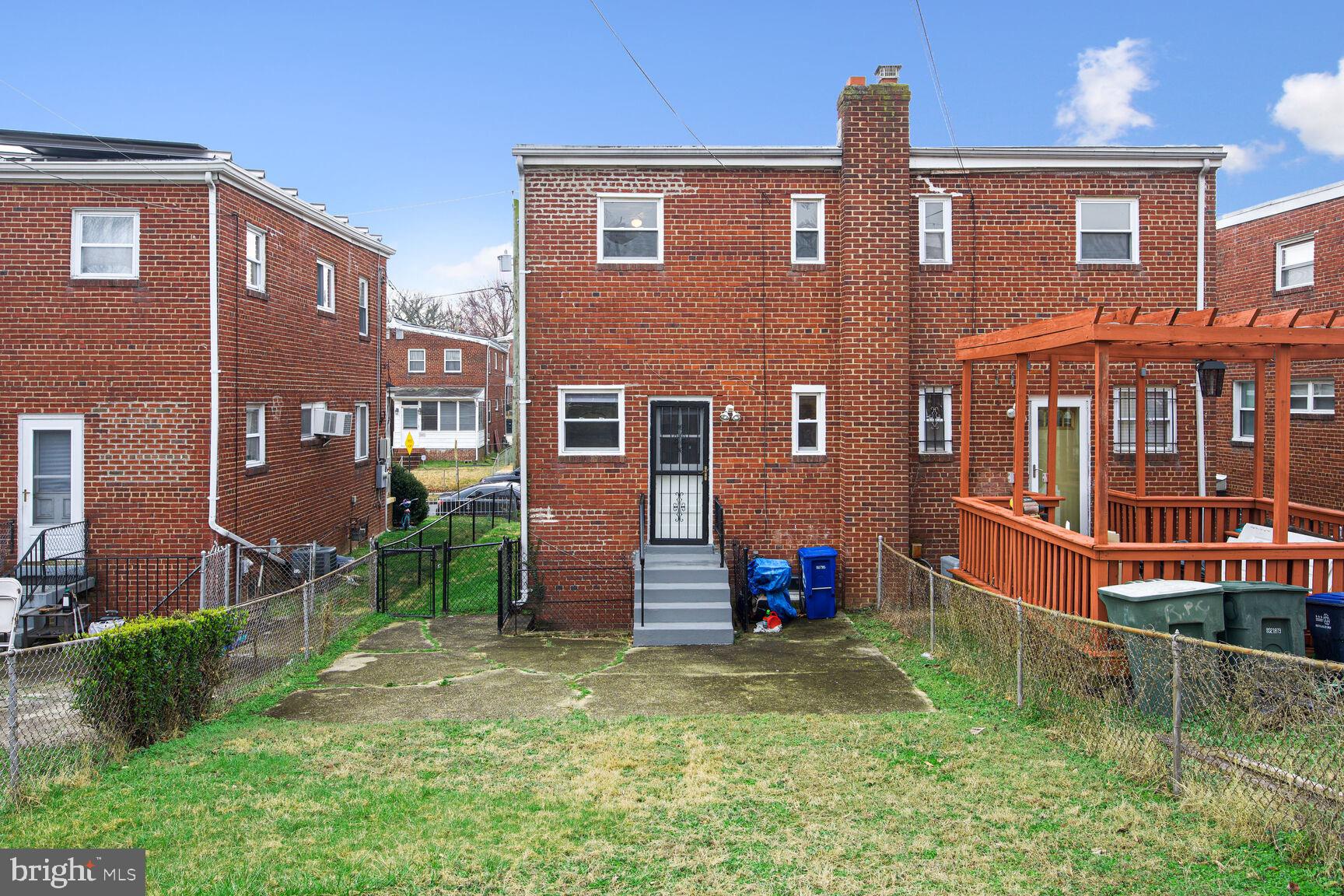 642 Nicholson STREET NE