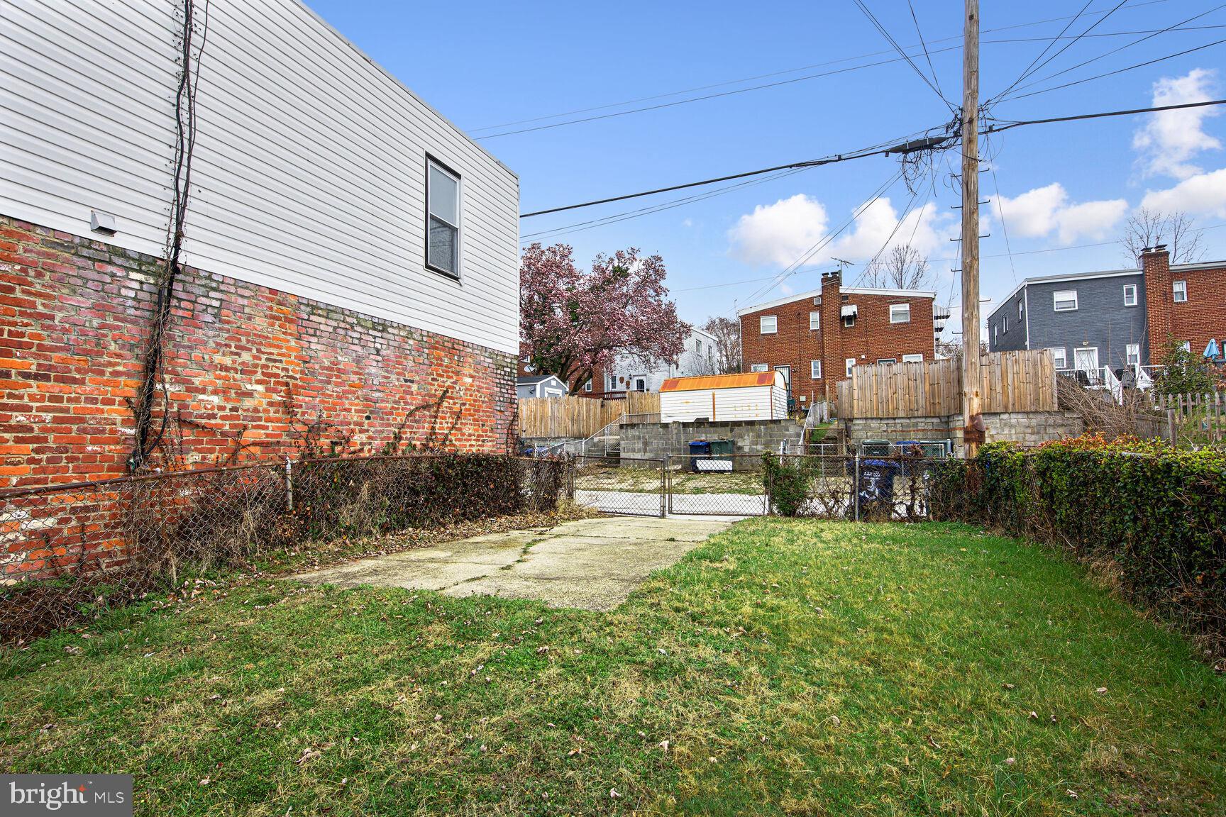 642 Nicholson STREET NE