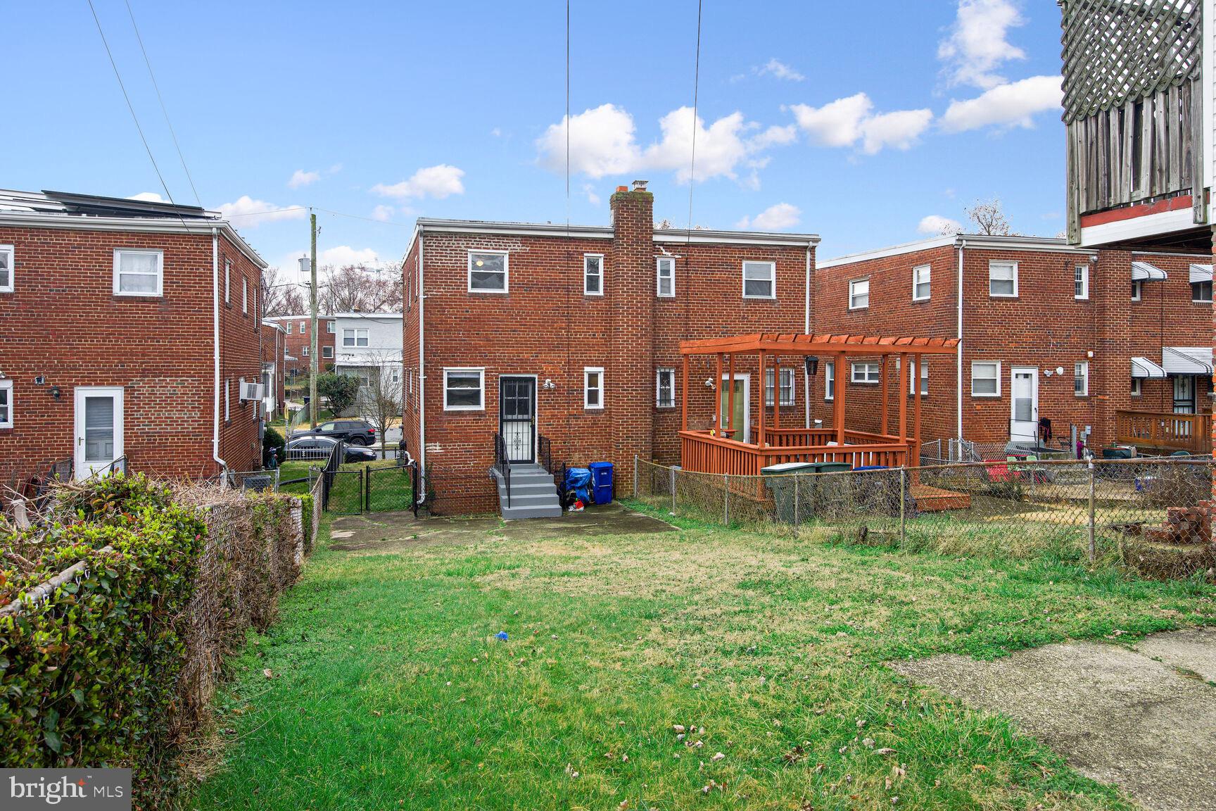 642 Nicholson STREET NE