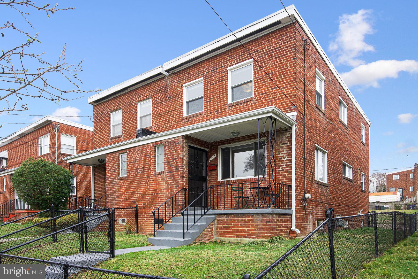 642 Nicholson STREET NE
