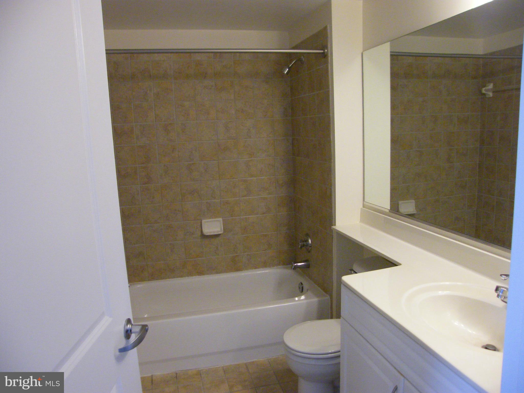 555 MASSACHUSETTS AVE NW #204