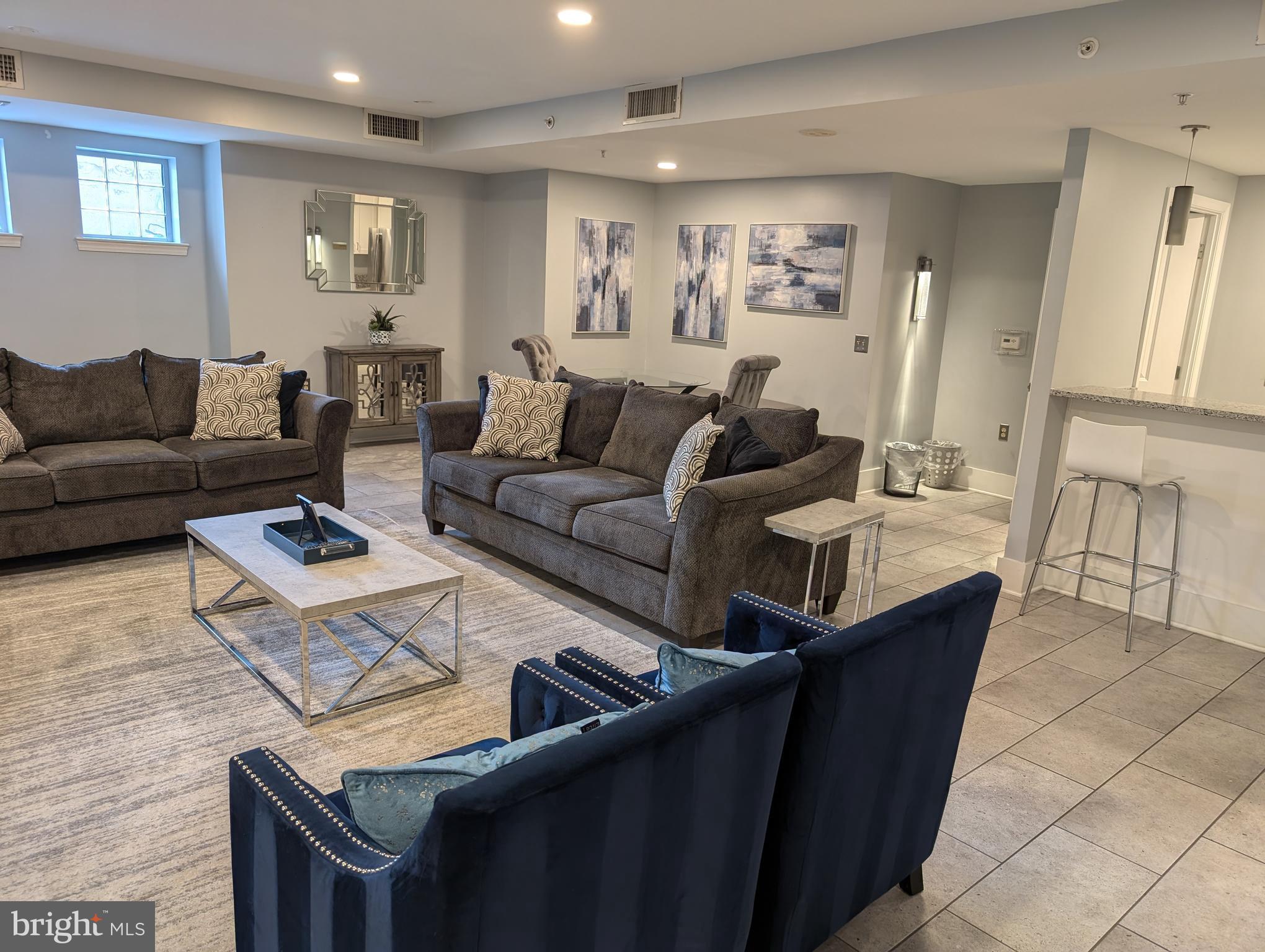 555 MASSACHUSETTS AVE NW #204