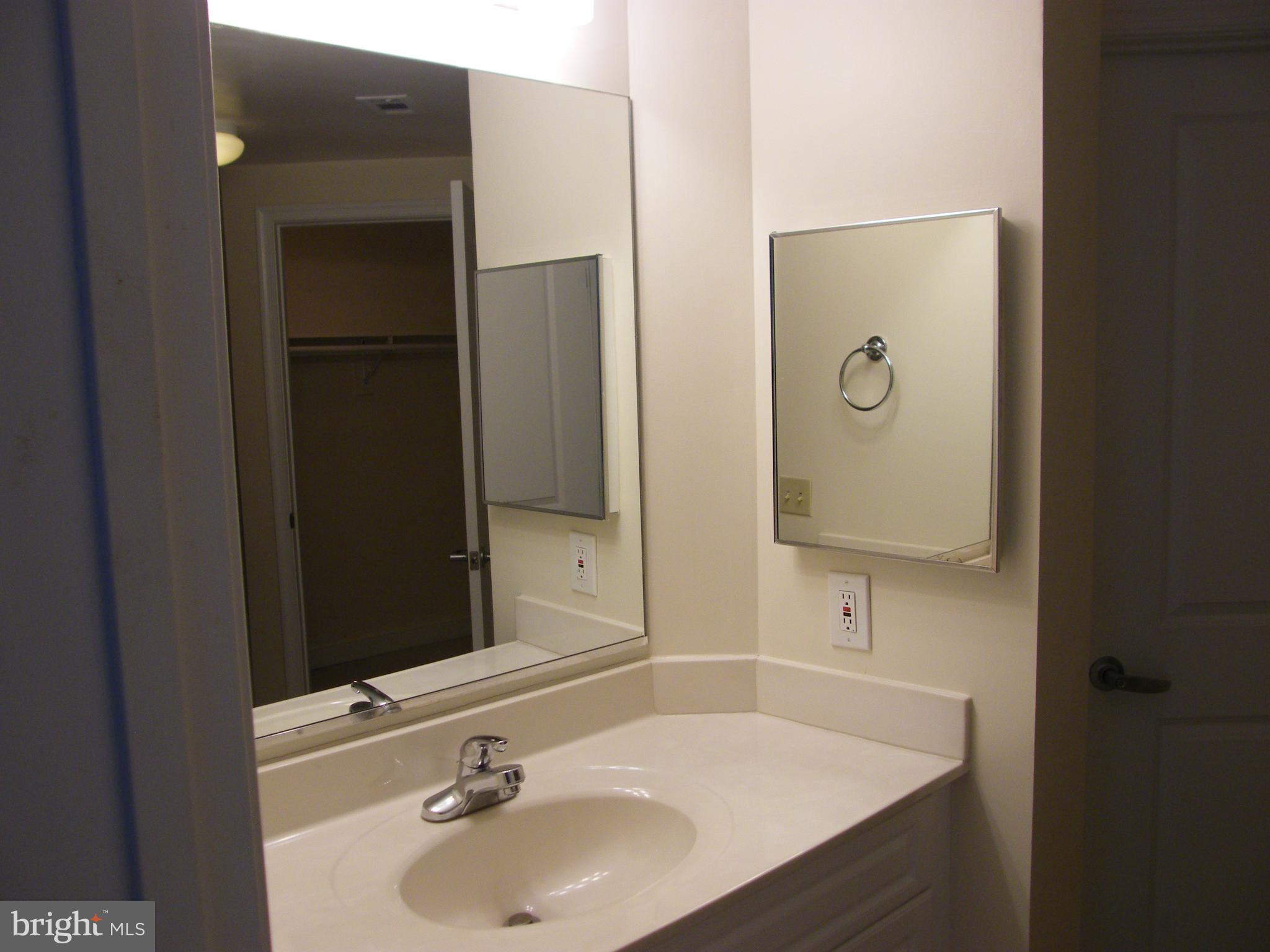 555 MASSACHUSETTS AVE NW #204