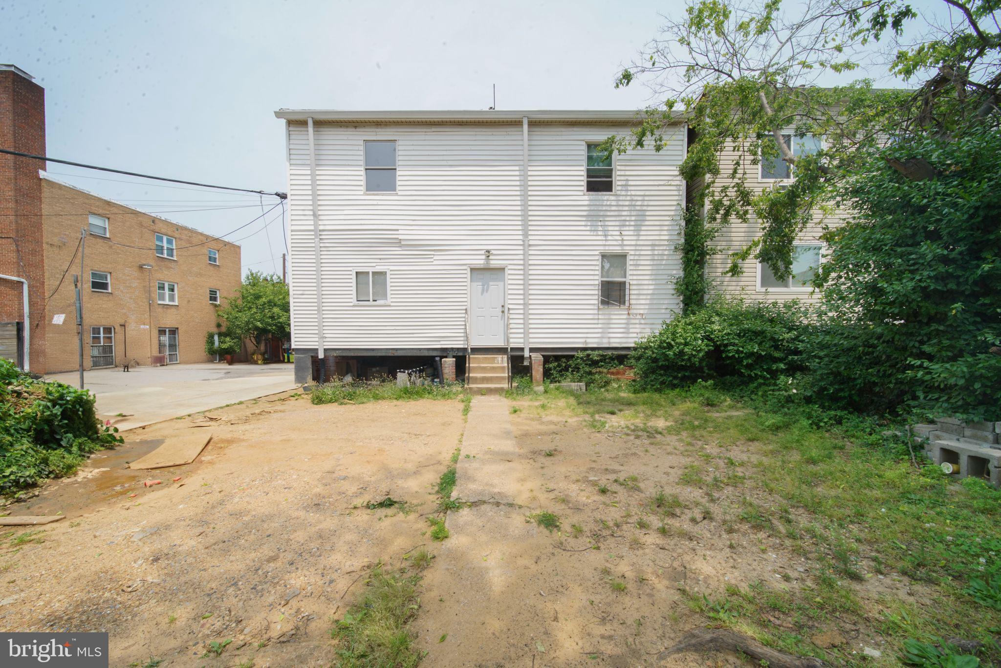 413 Evarts St NE