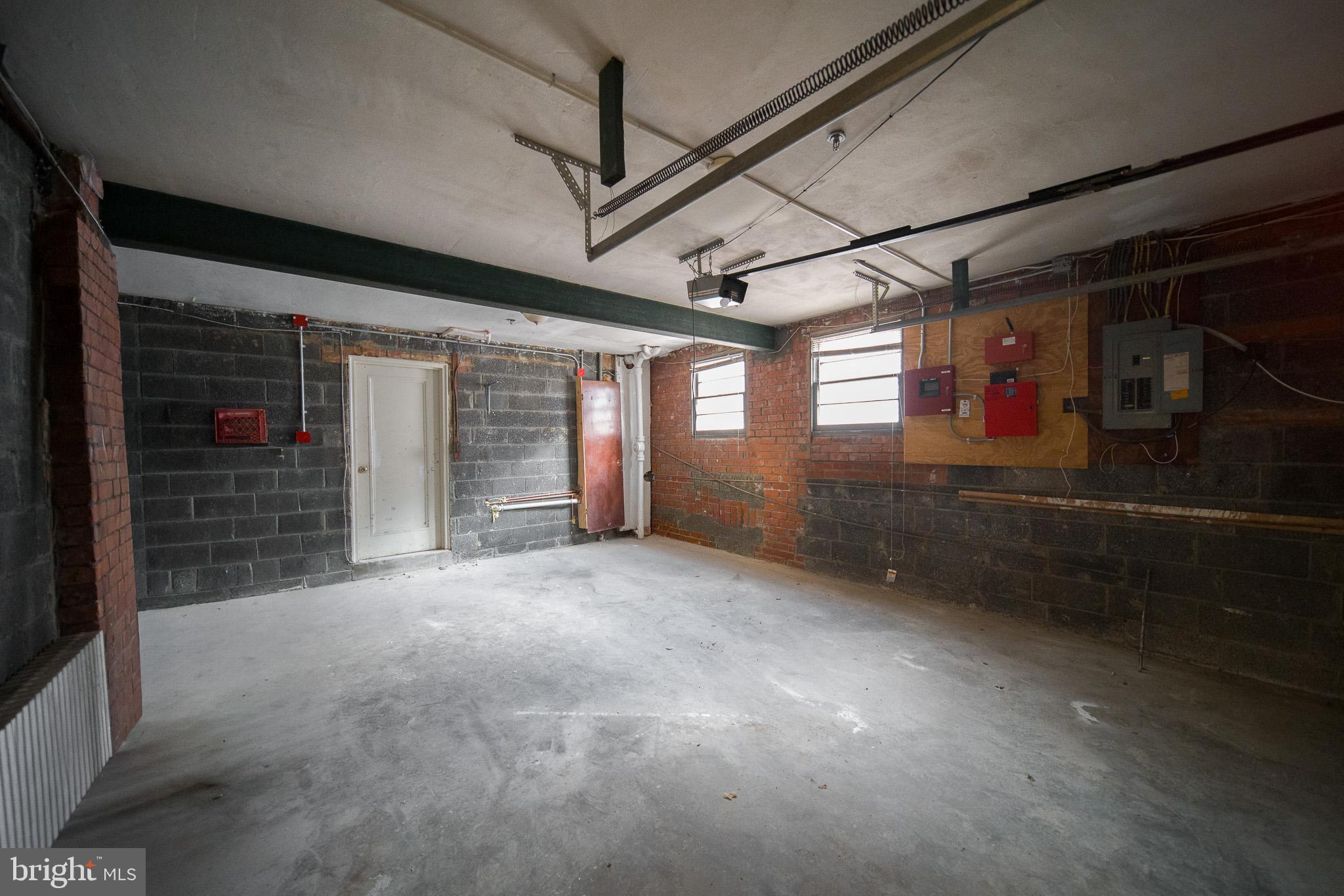 8020 EASTERN AVENUE NW